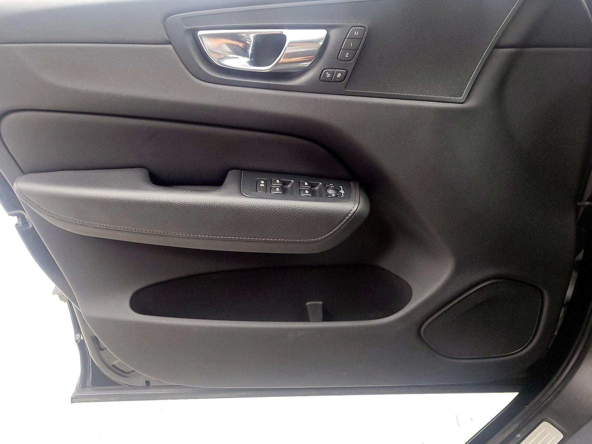 Thumbnail: 2019 Volvo XC60 - 12