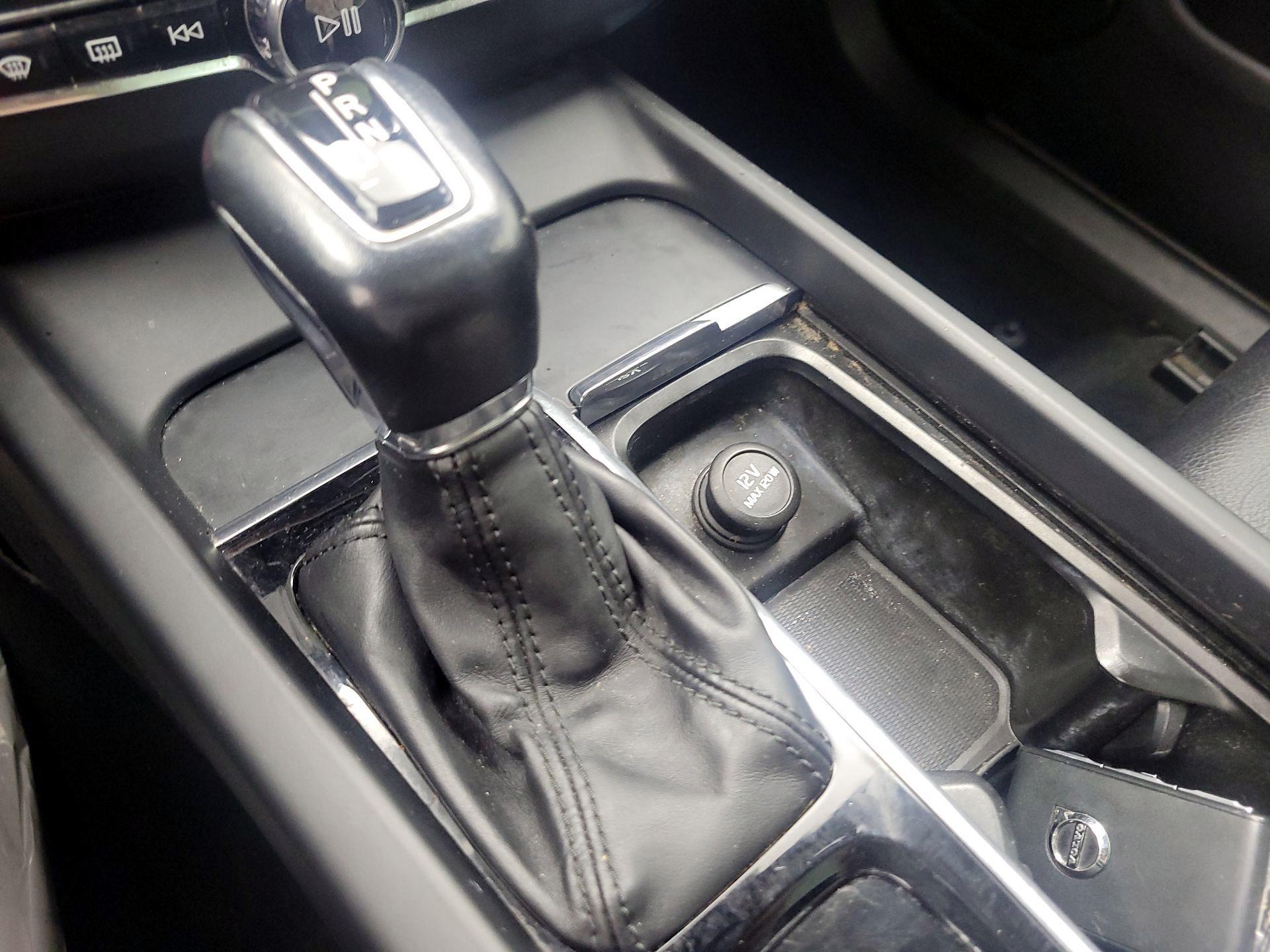Thumbnail: 2019 Volvo XC60 - 18