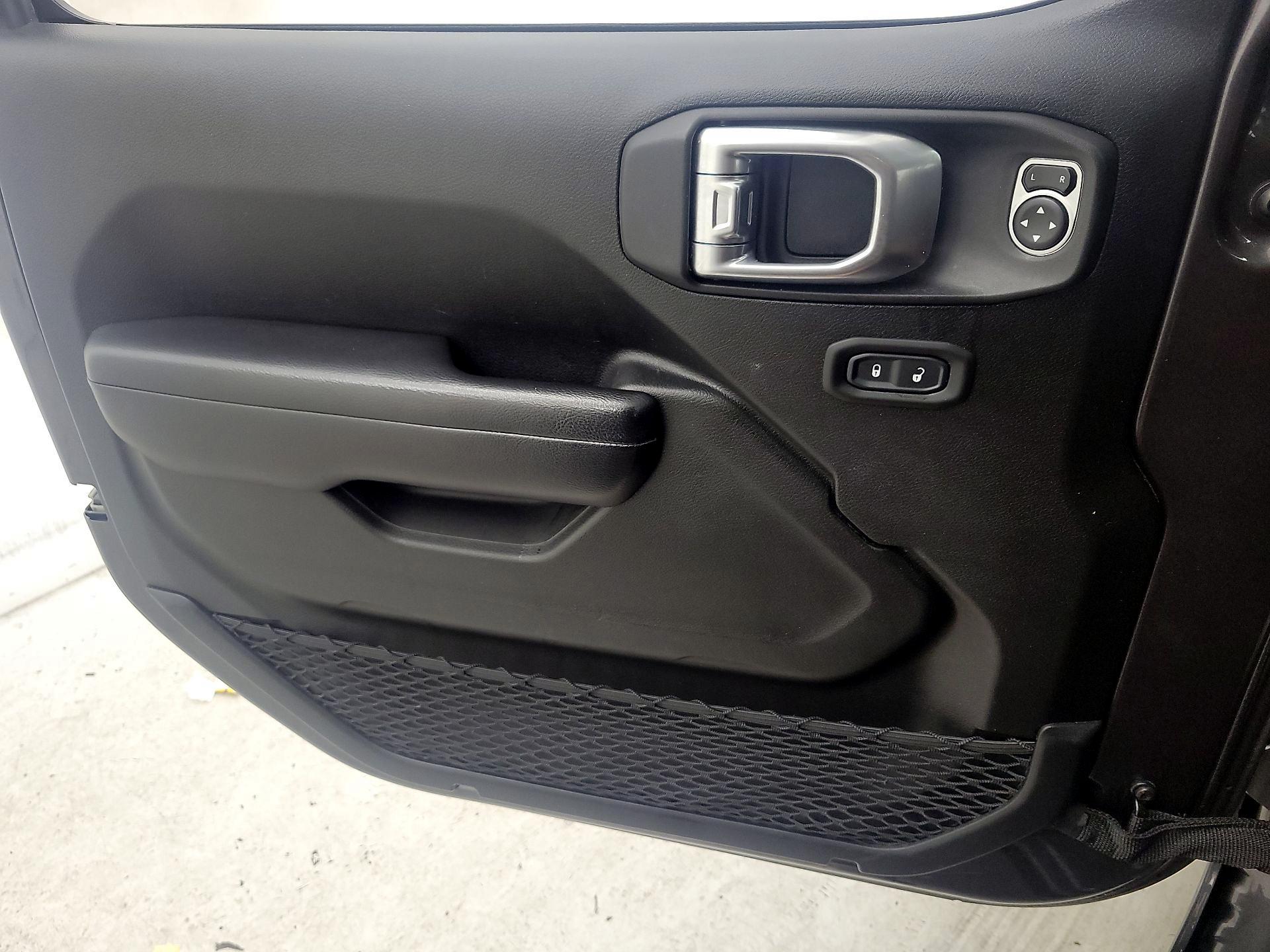 Thumbnail: 2019 Jeep Wrangler - 12