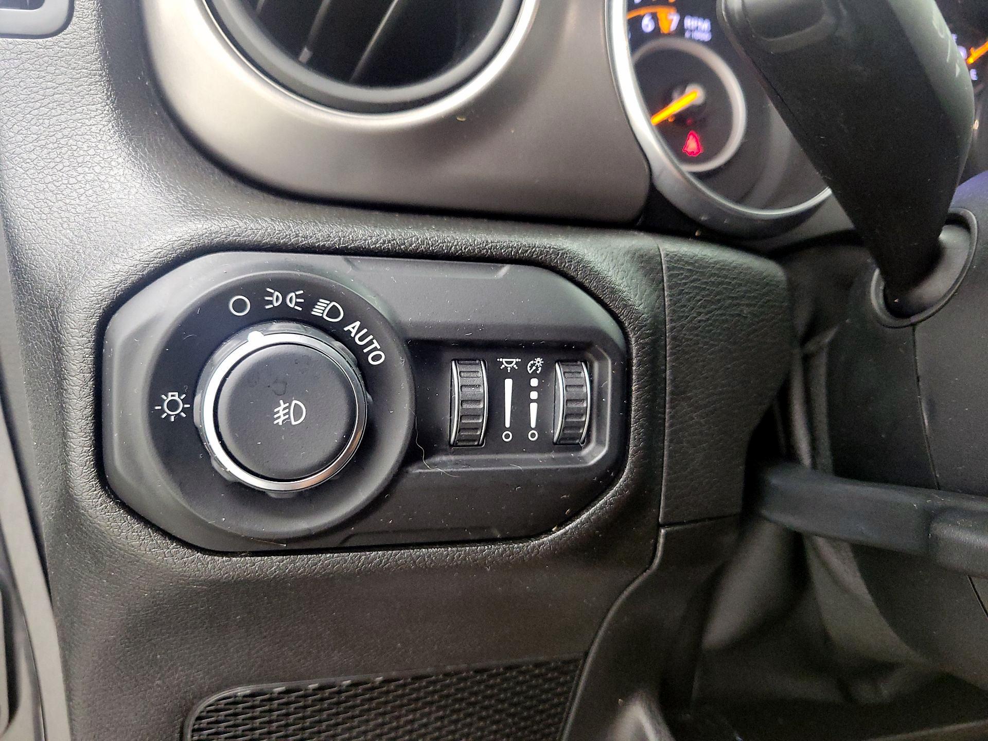 Thumbnail: 2019 Jeep Wrangler - 13