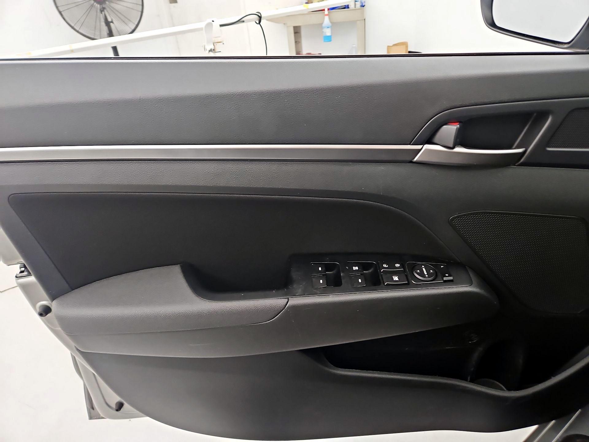 Thumbnail: 2020 Hyundai Elantra - 12