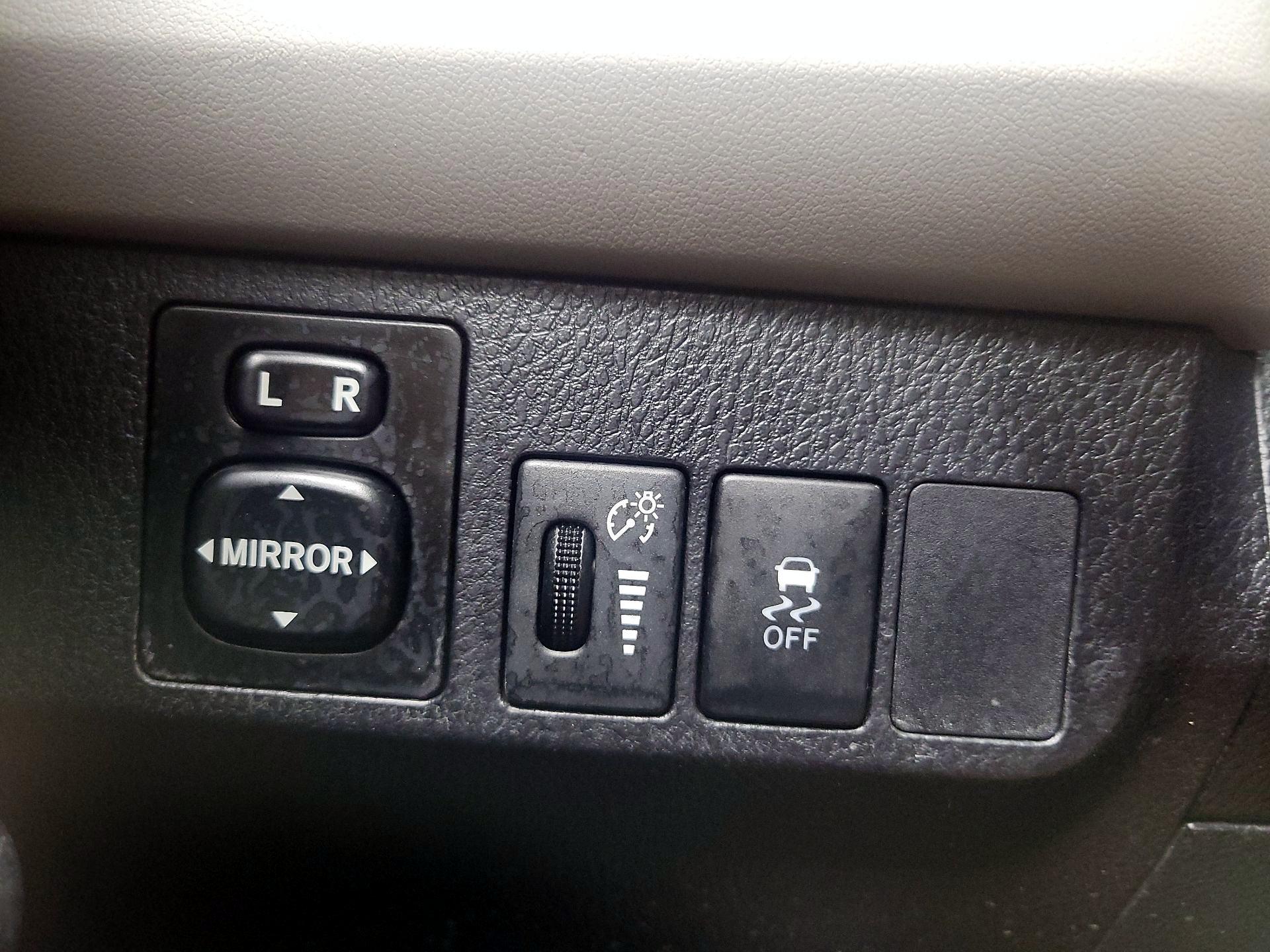 Thumbnail: 2014 Toyota RAV4 - 13