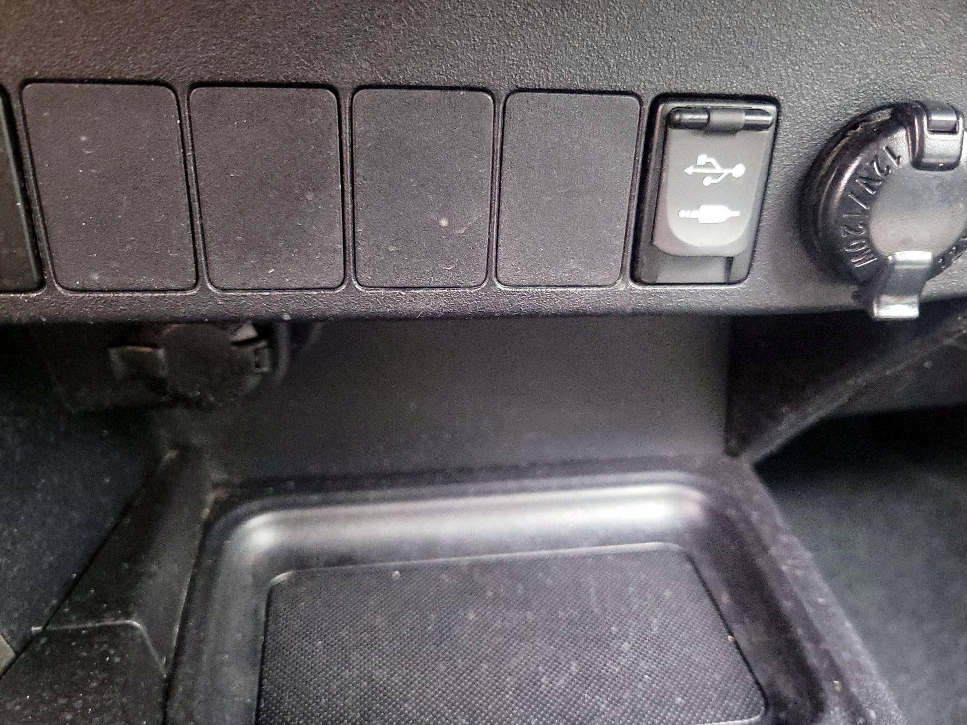 Thumbnail: 2014 Toyota RAV4 - 18