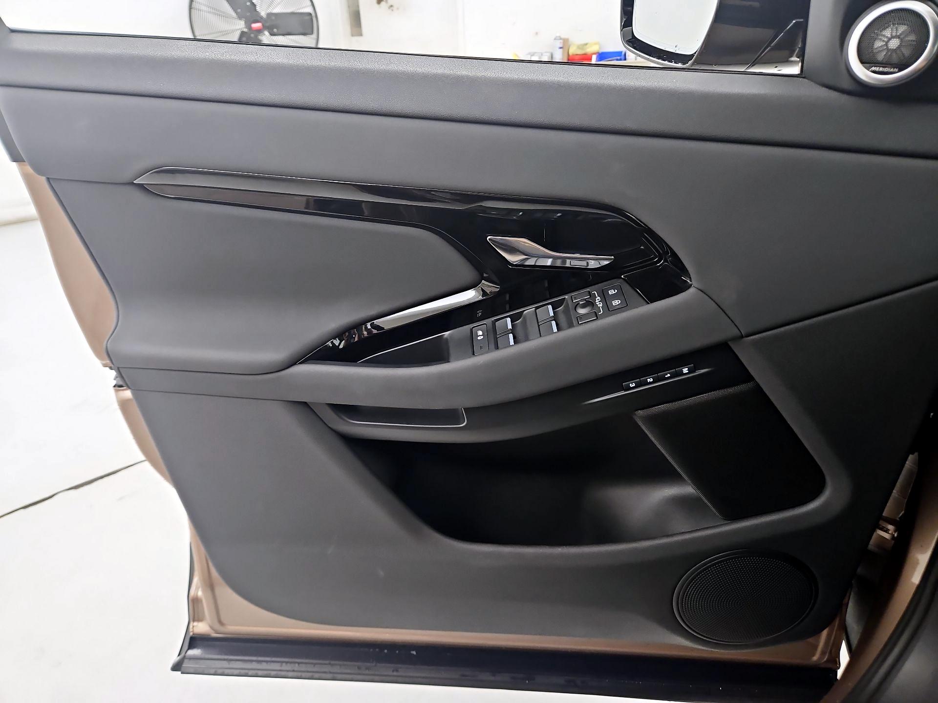 Thumbnail: 2024 Land Rover Range Rover Evoque - 12