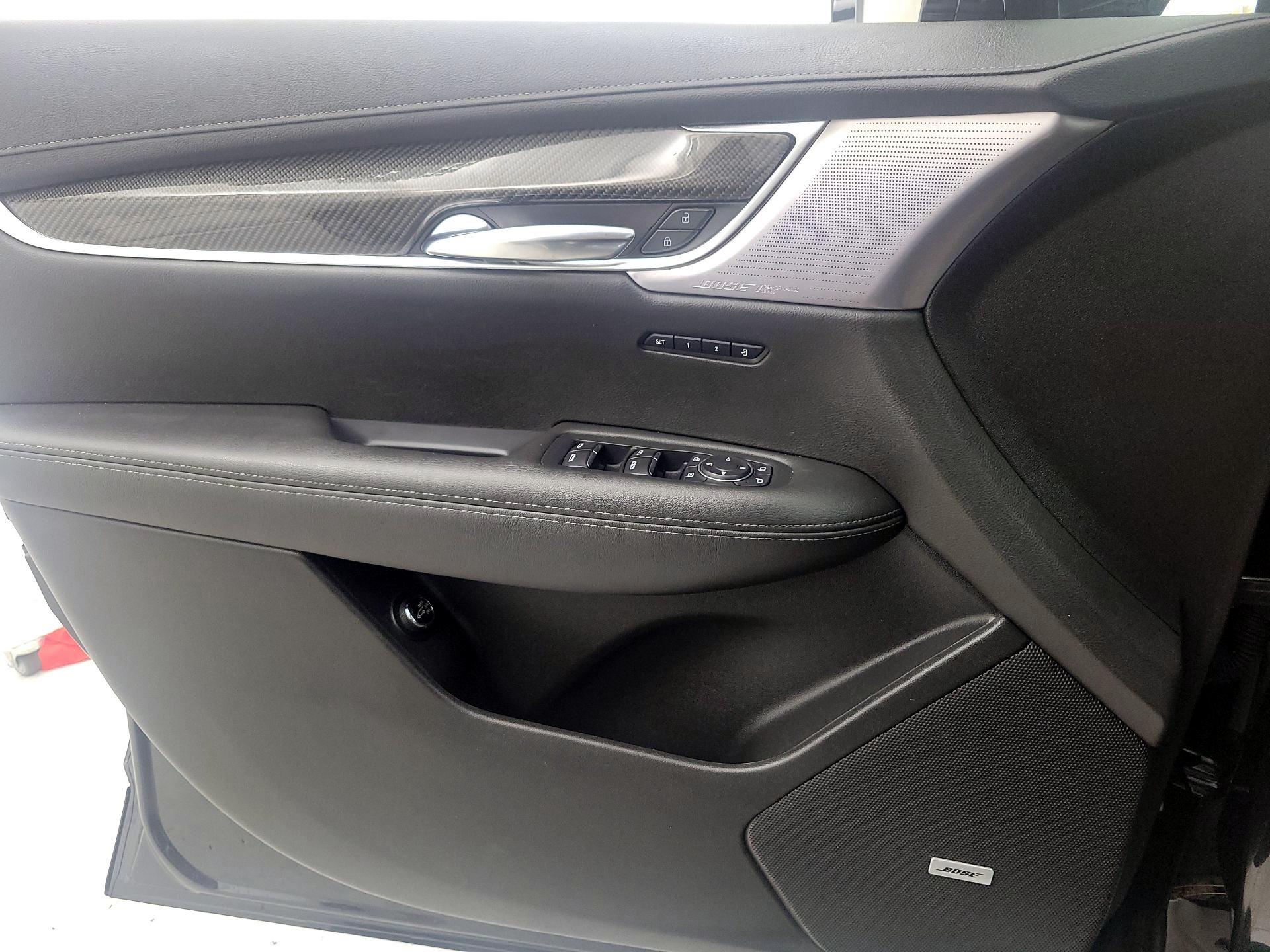 Thumbnail: 2020 Cadillac XT6 - 12