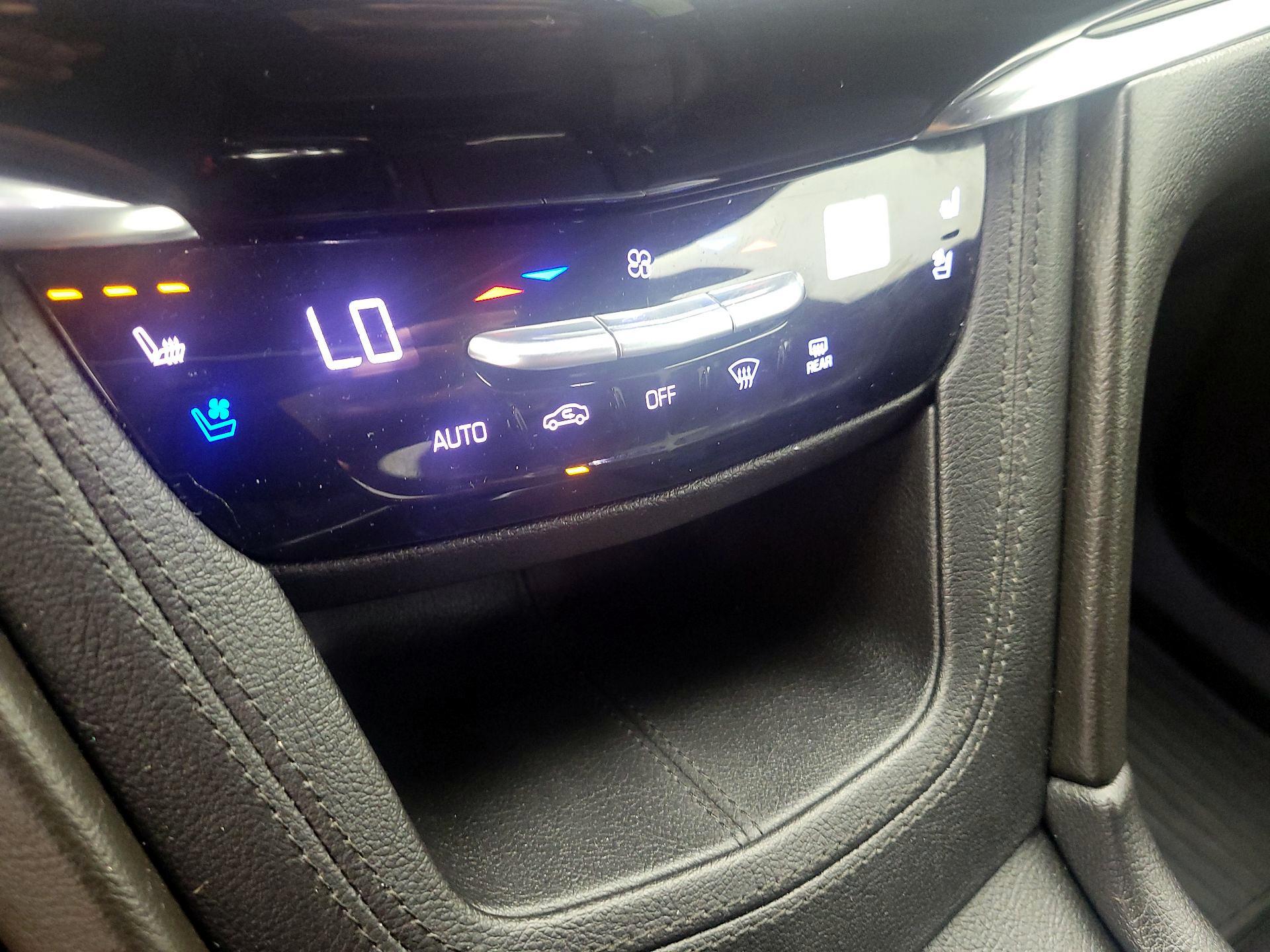 Thumbnail: 2020 Cadillac XT6 - 16