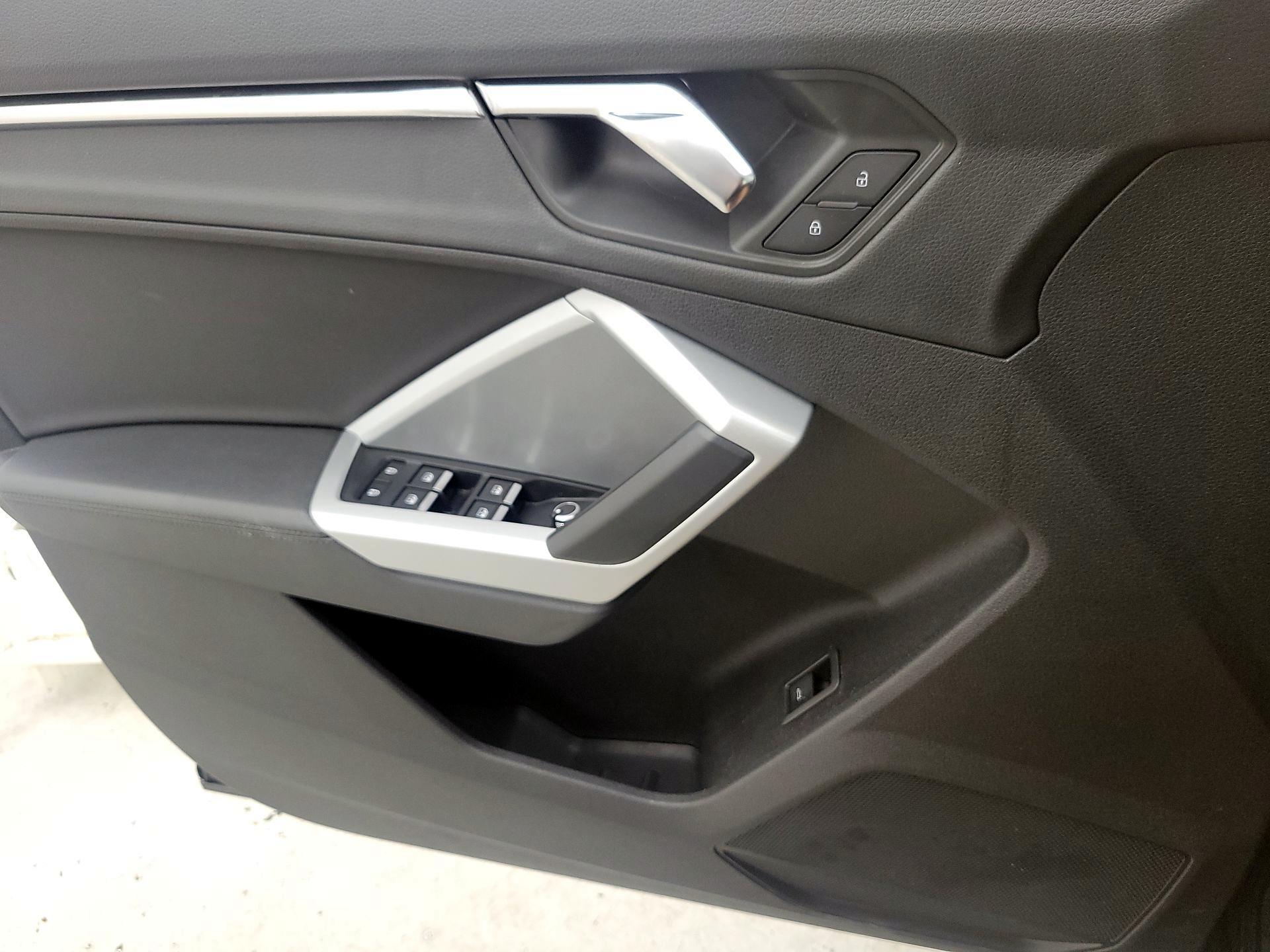 Thumbnail: 2021 Audi Q3 - 12