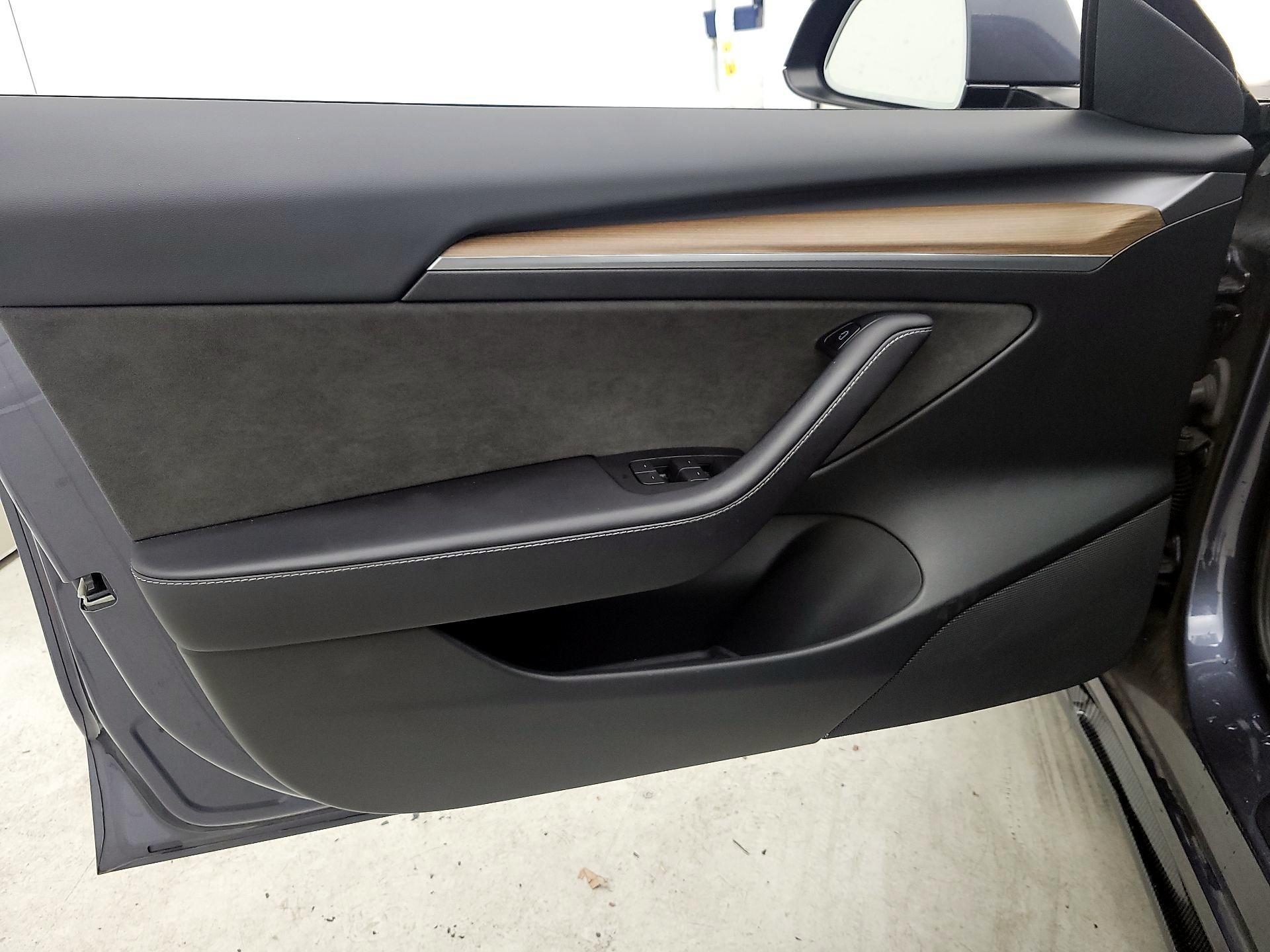 Thumbnail: 2023 Tesla Model 3 - 12