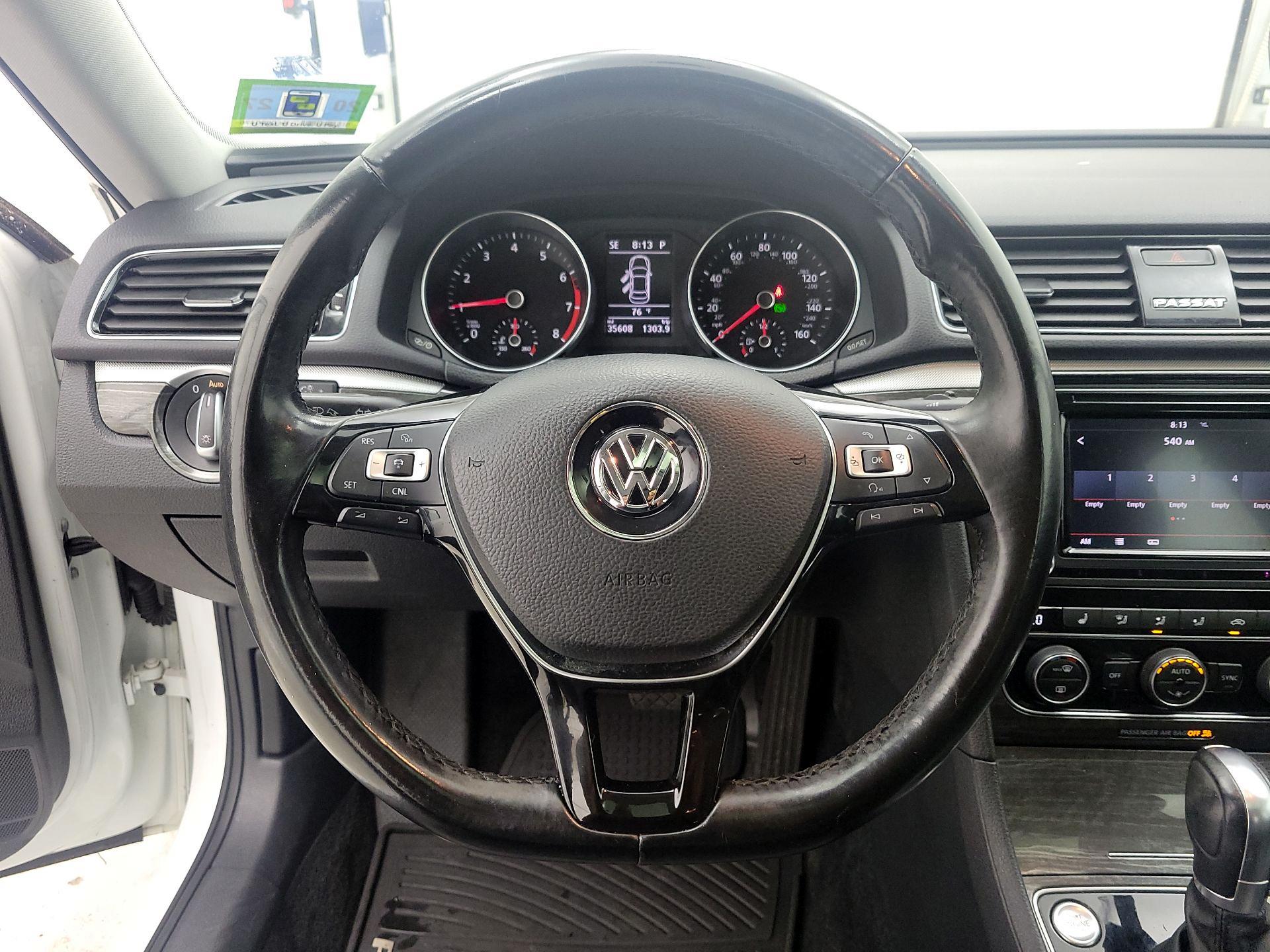 Thumbnail: 2018 Volkswagen Passat - 10