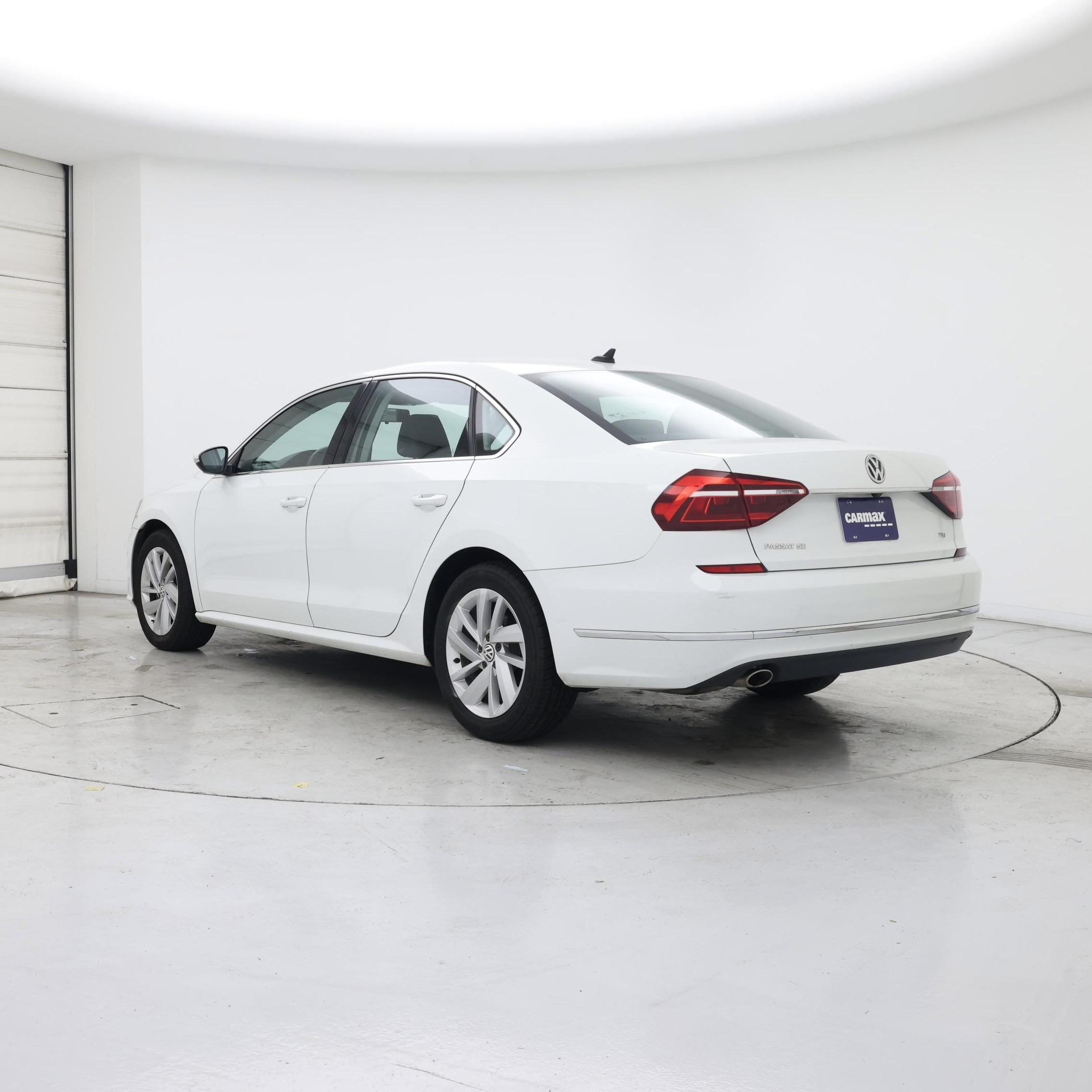 Thumbnail: 2018 Volkswagen Passat - 2