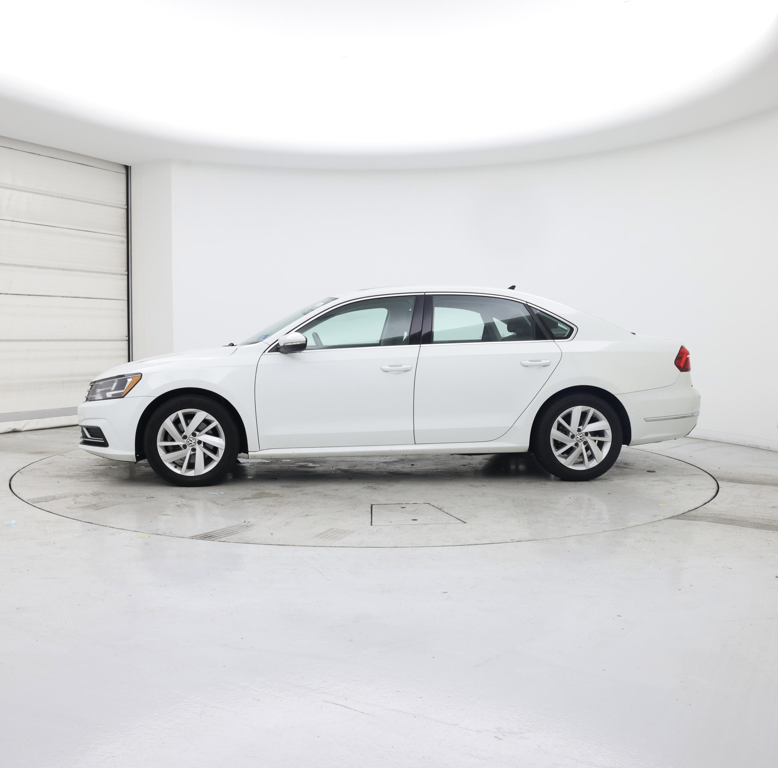 Thumbnail: 2018 Volkswagen Passat - 3
