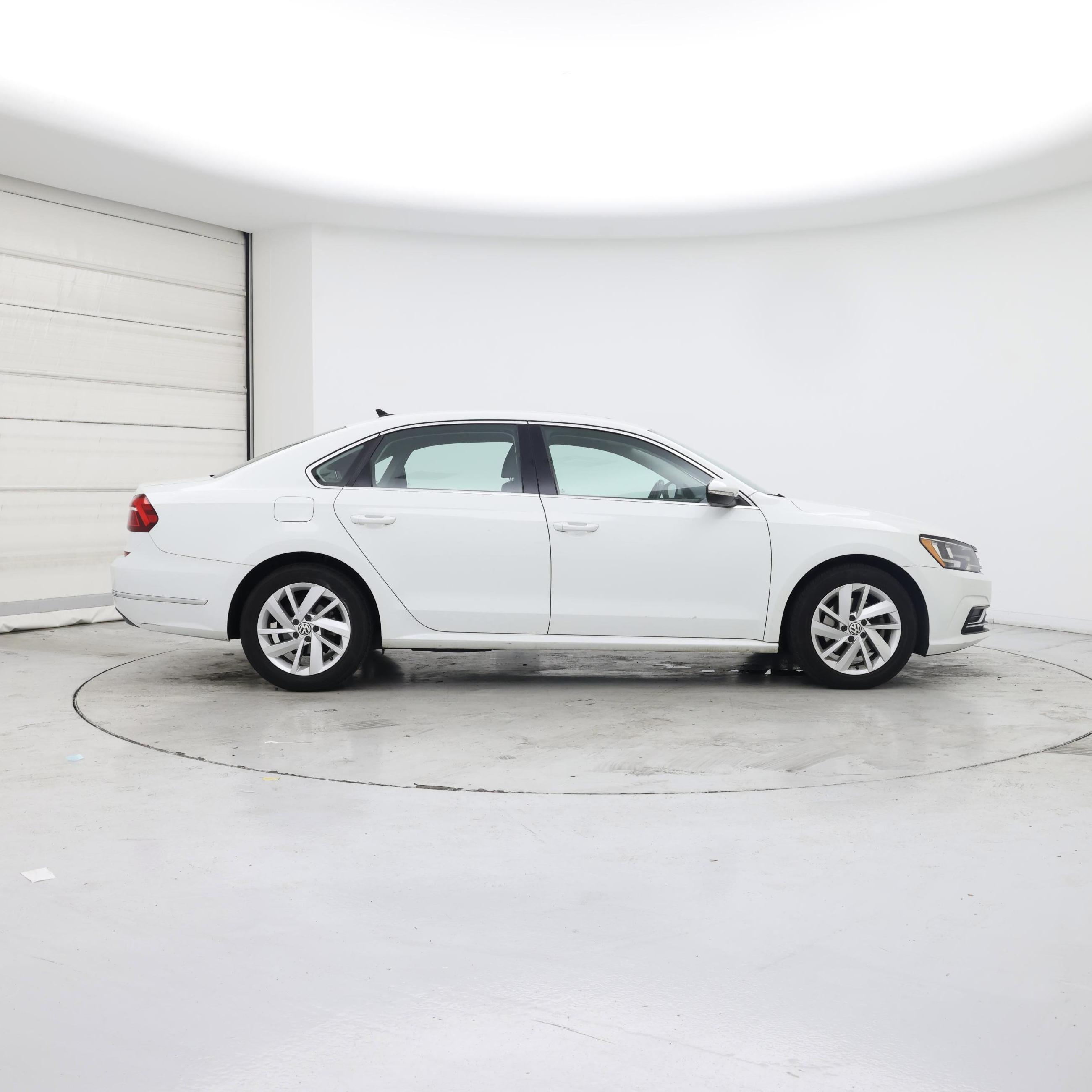 Thumbnail: 2018 Volkswagen Passat - 7
