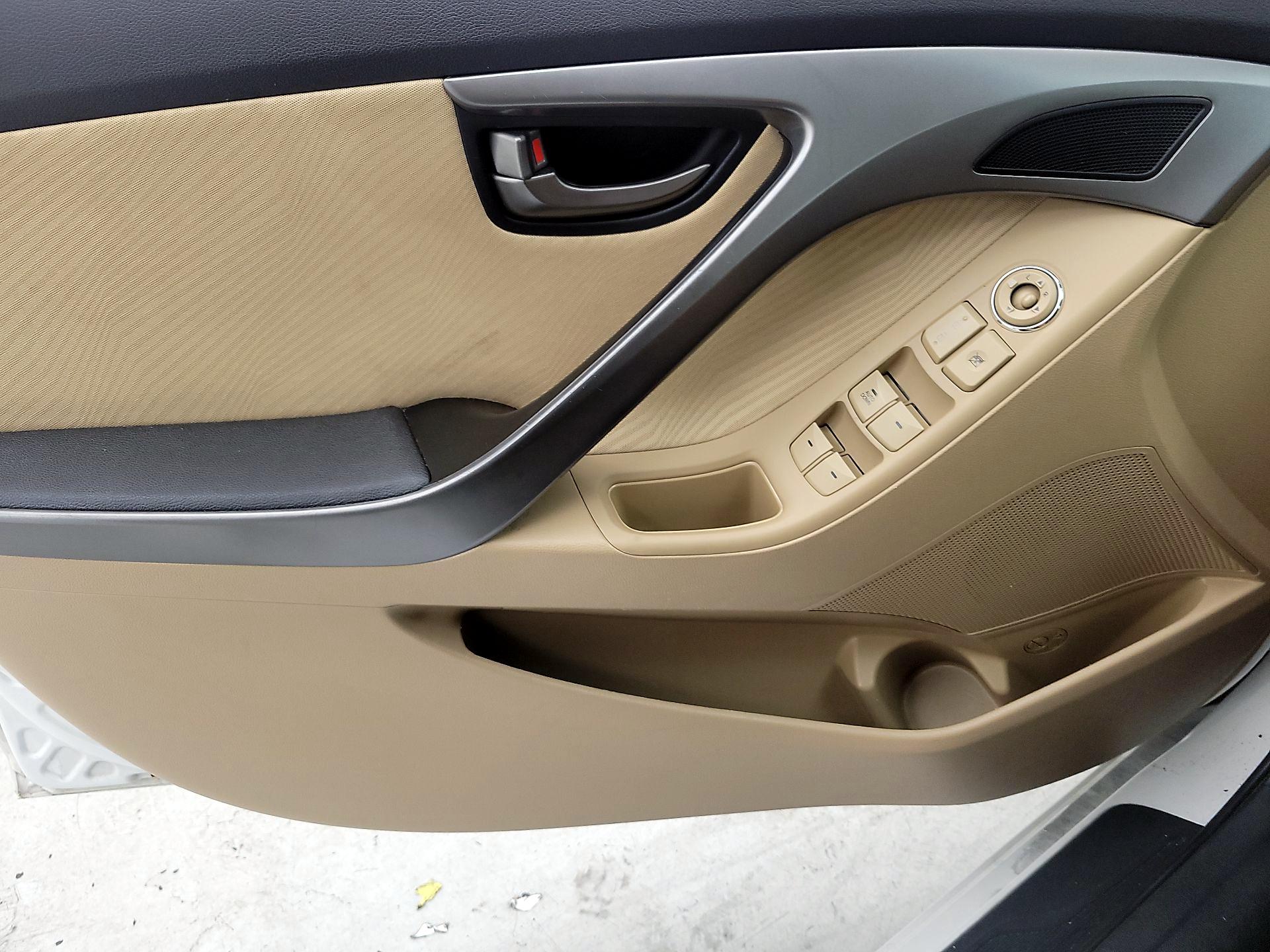 Thumbnail: 2013 Hyundai Elantra - 12
