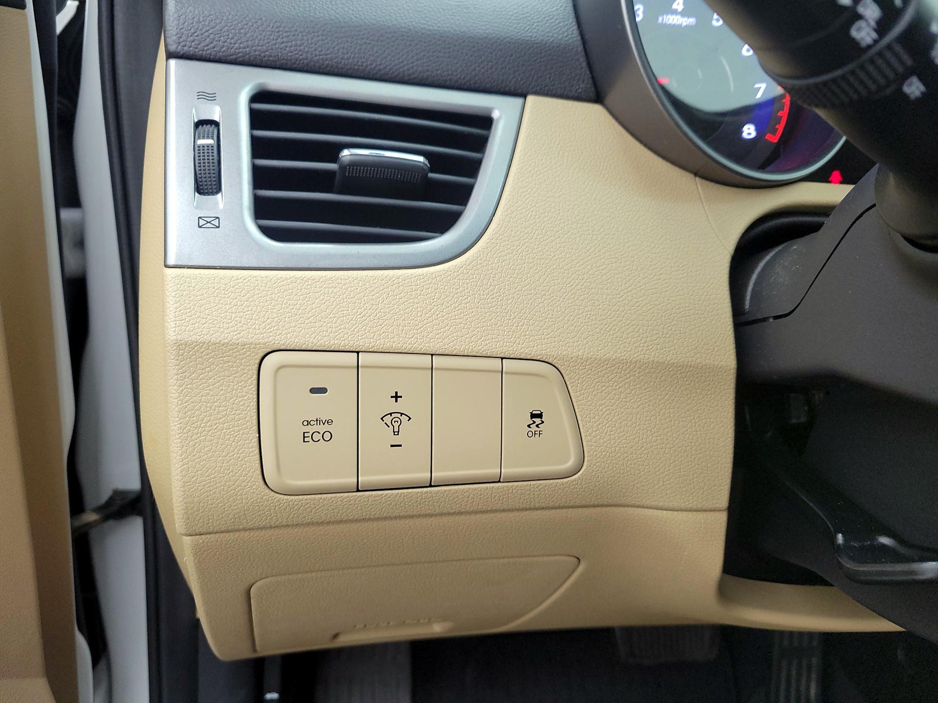 Thumbnail: 2013 Hyundai Elantra - 13