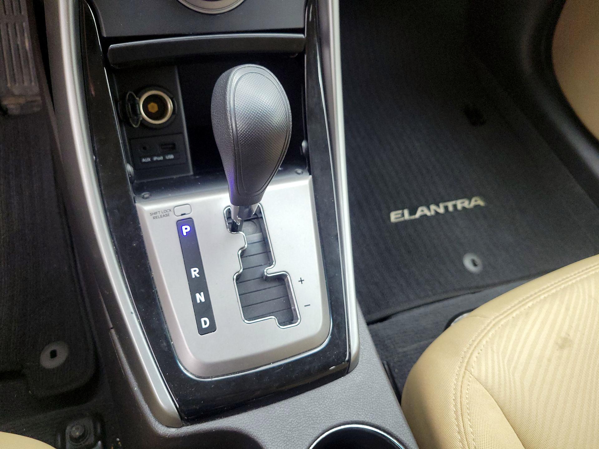 Thumbnail: 2013 Hyundai Elantra - 16