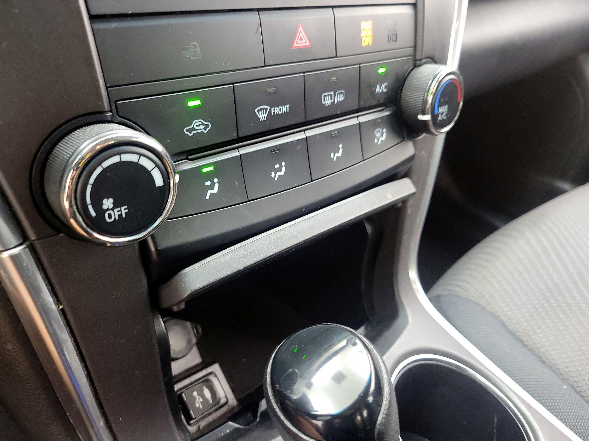 Thumbnail: 2016 Toyota Camry - 16