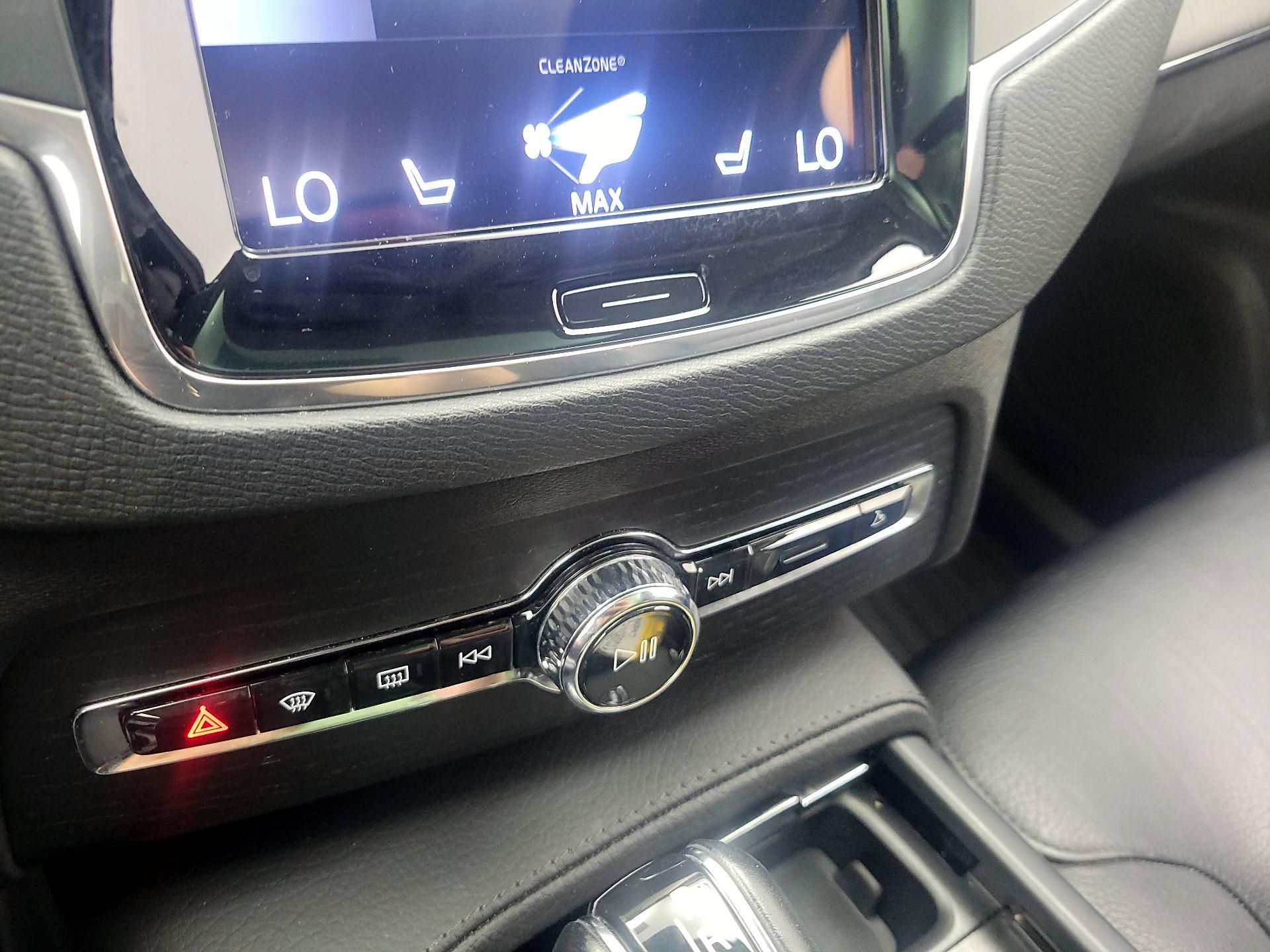 Thumbnail: 2020 Volvo XC90 - 17