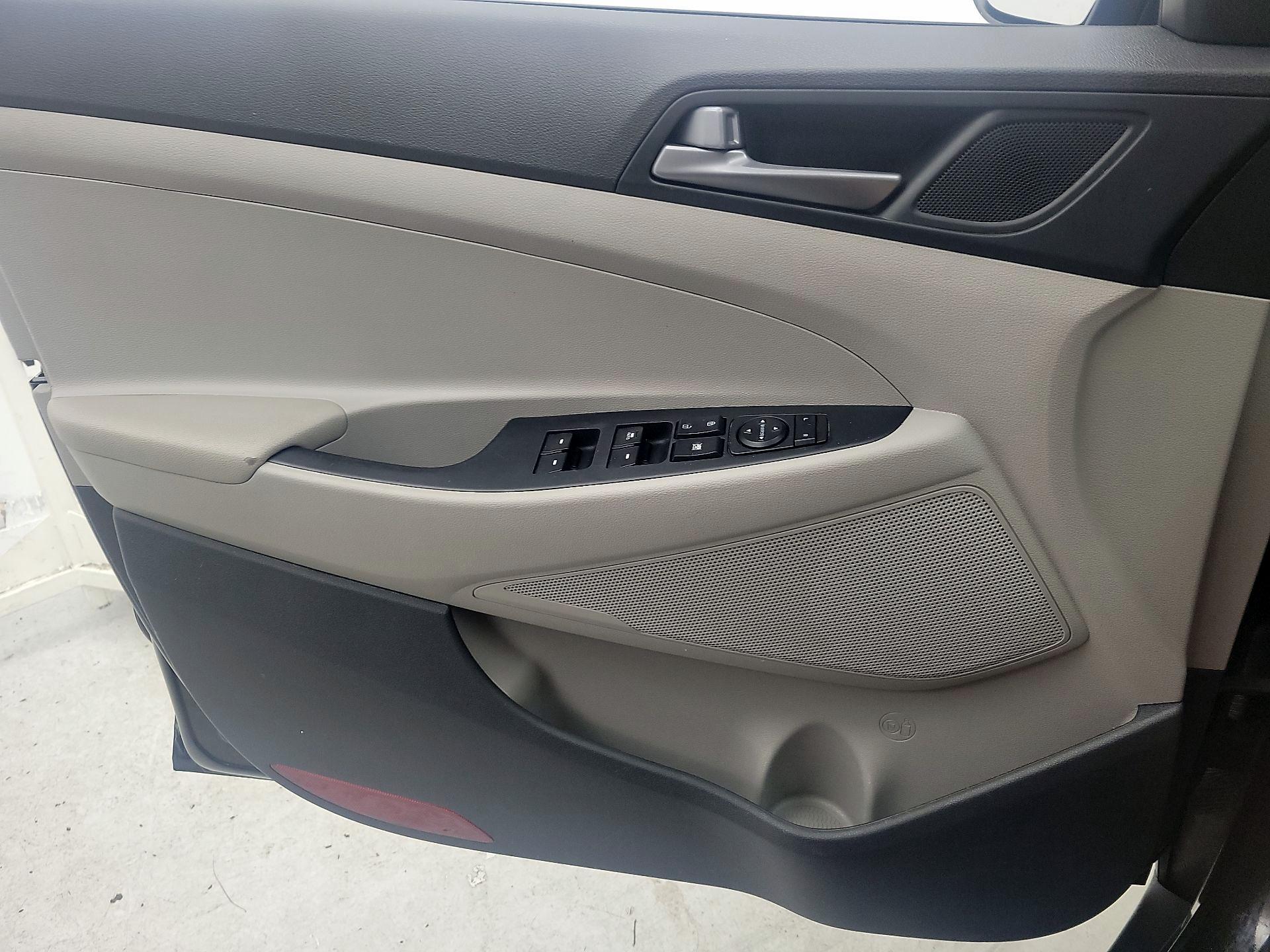 Thumbnail: 2017 Hyundai Tucson - 12