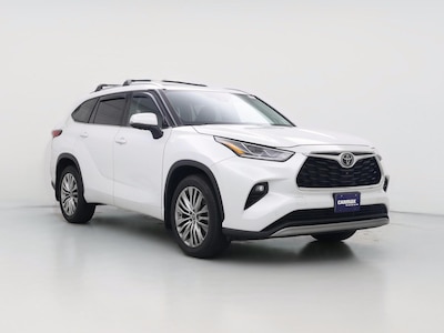 White 2023 Toyota Highlander Platinum