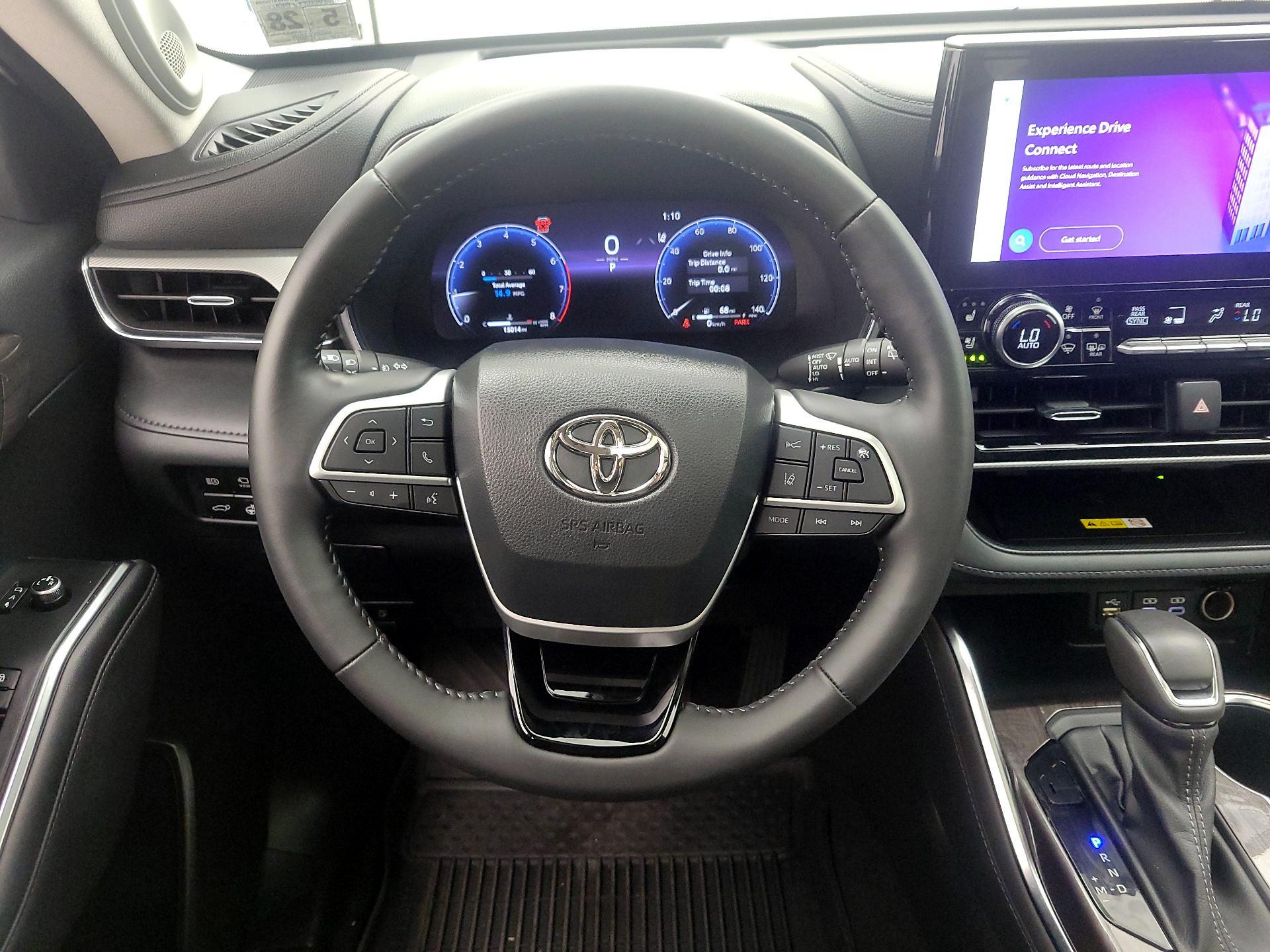 Thumbnail: 2023 Toyota Highlander - 10