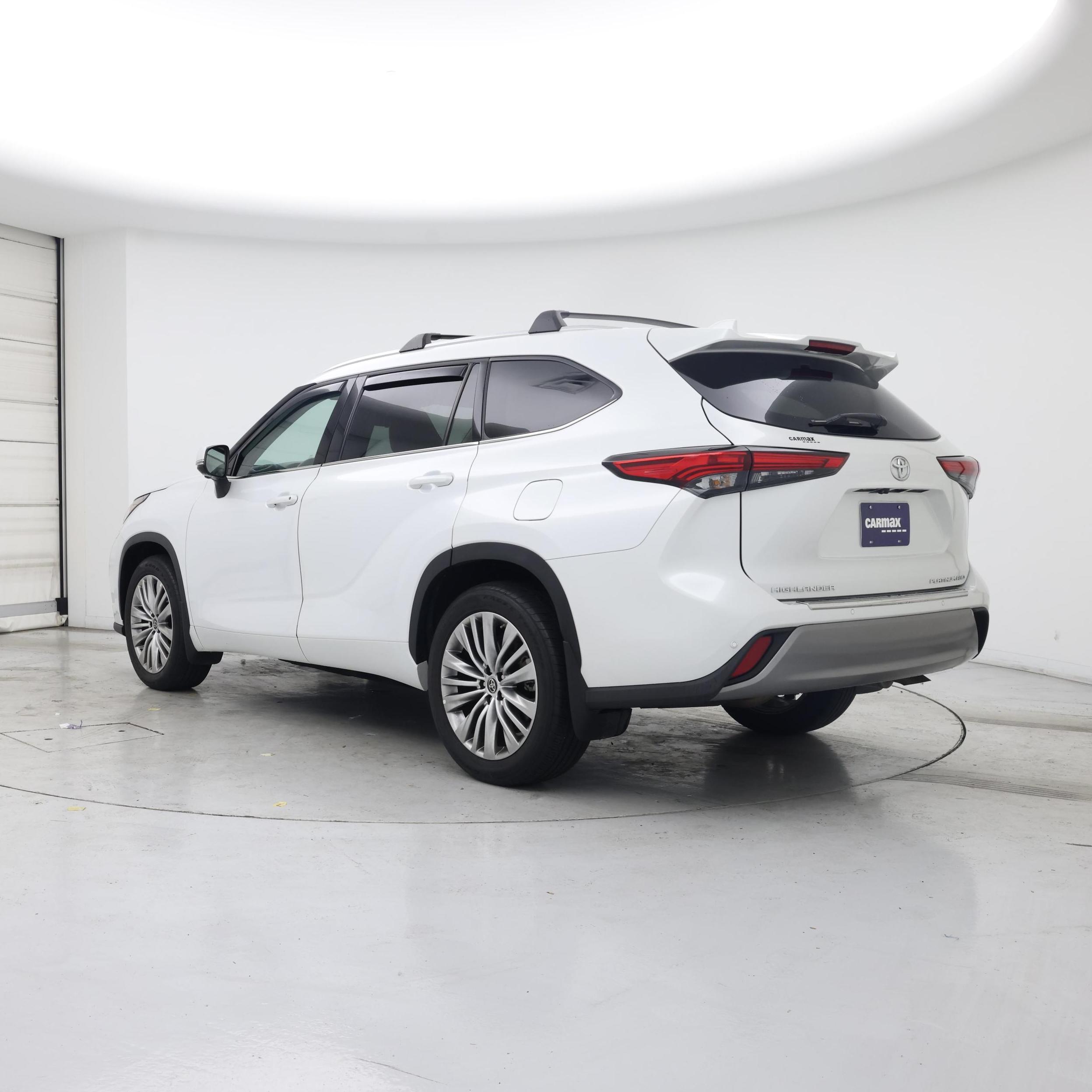 Thumbnail: 2023 Toyota Highlander - 2
