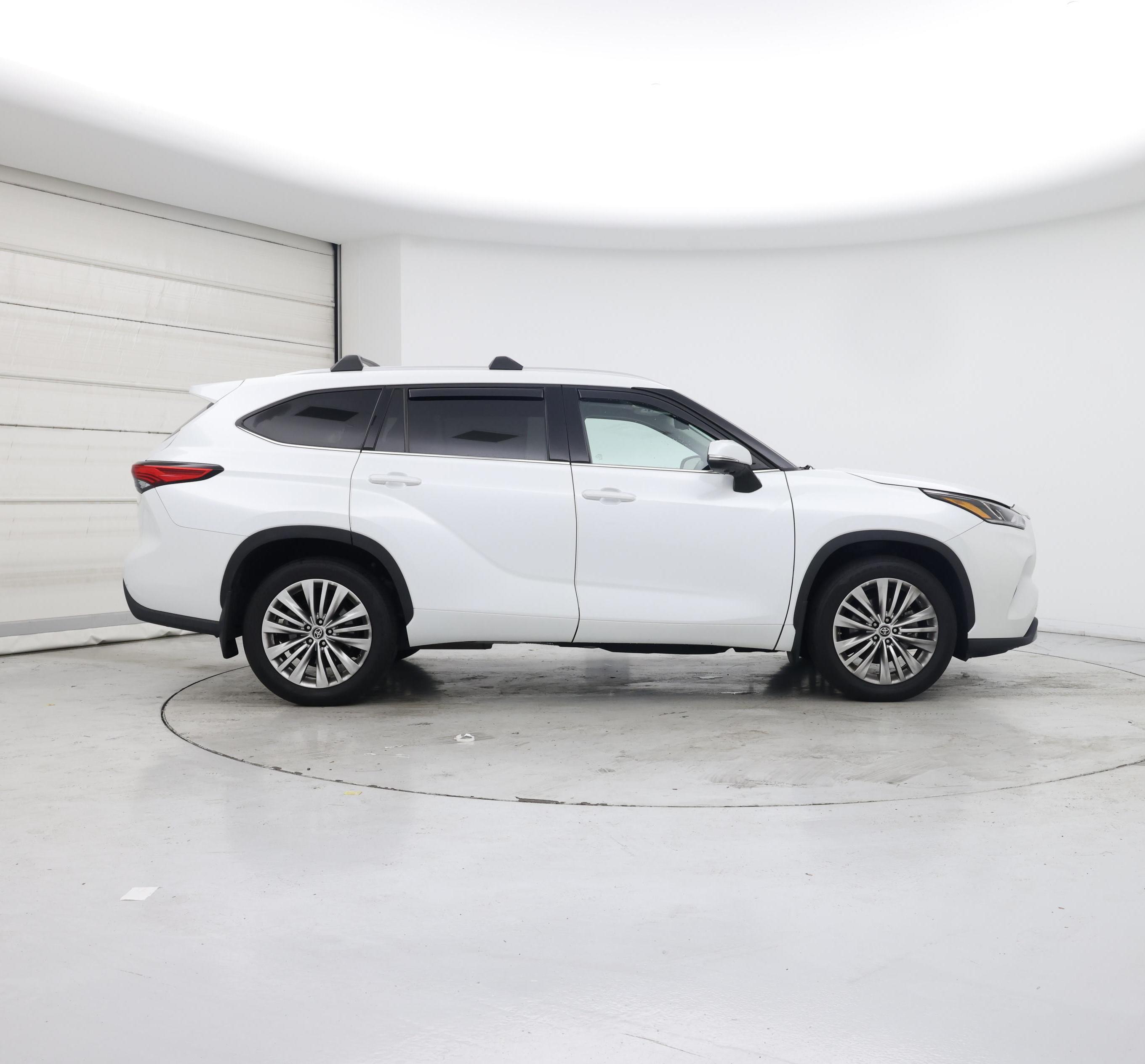 Thumbnail: 2023 Toyota Highlander - 7