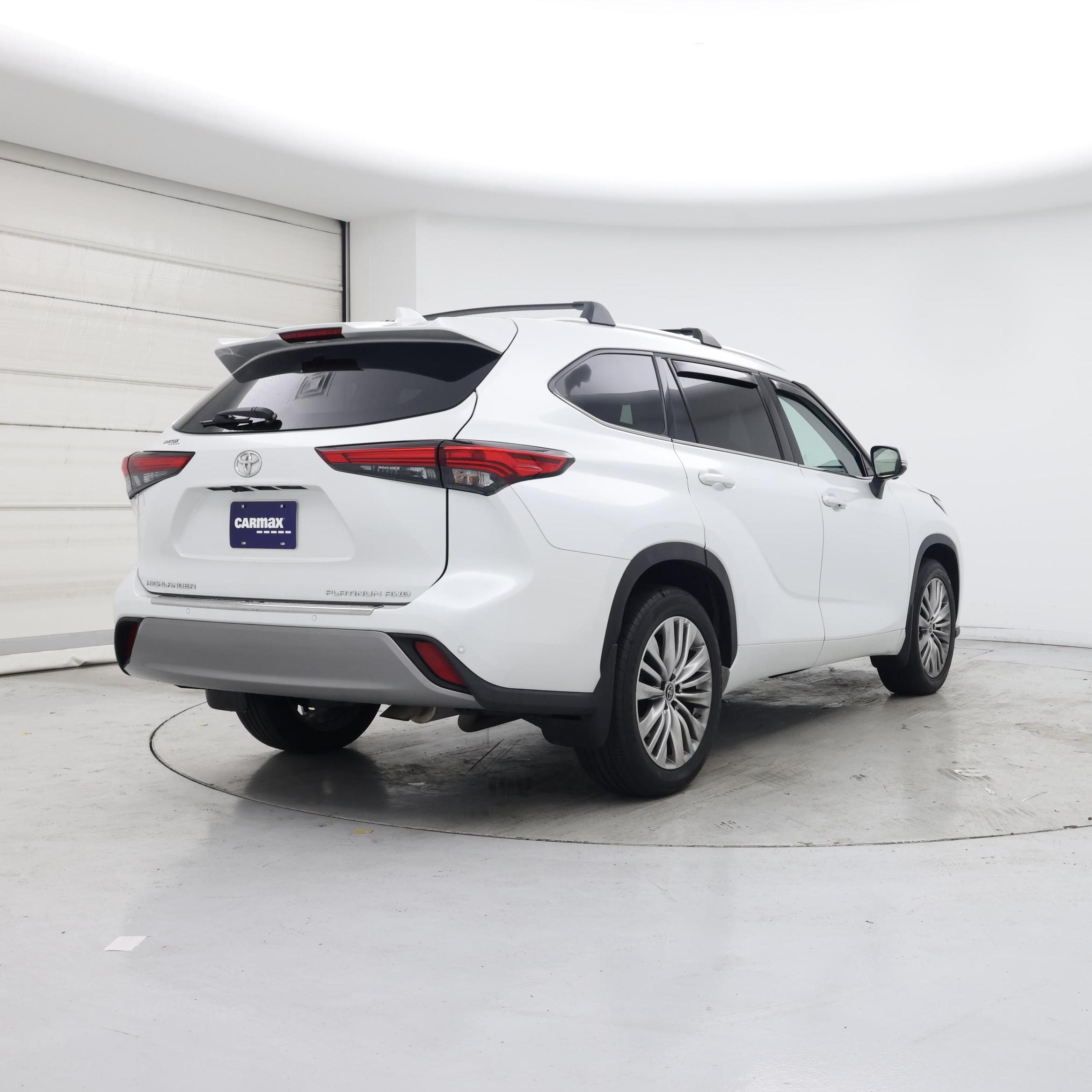 Thumbnail: 2023 Toyota Highlander - 8
