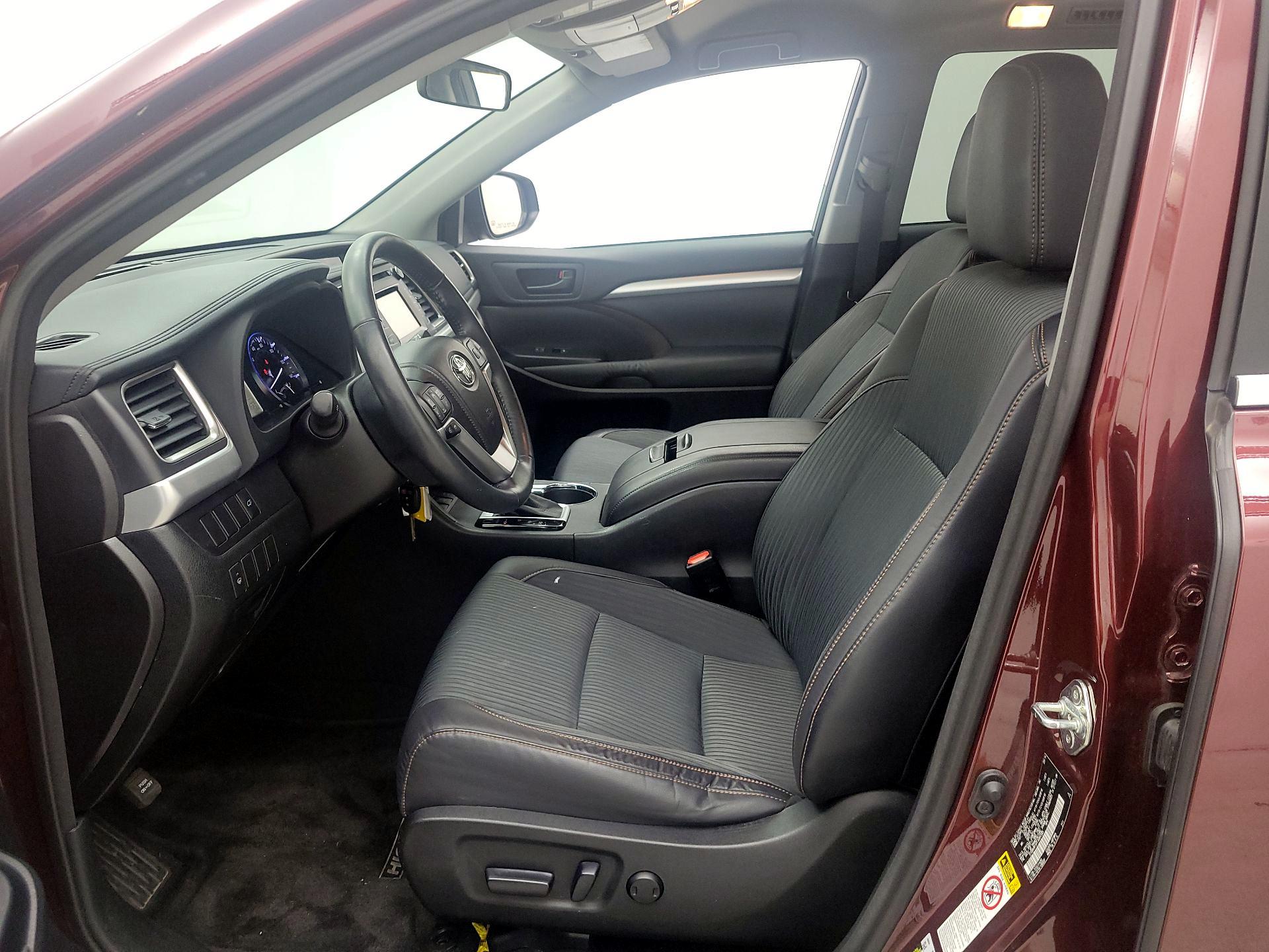 Thumbnail: 2015 Toyota Highlander - 11