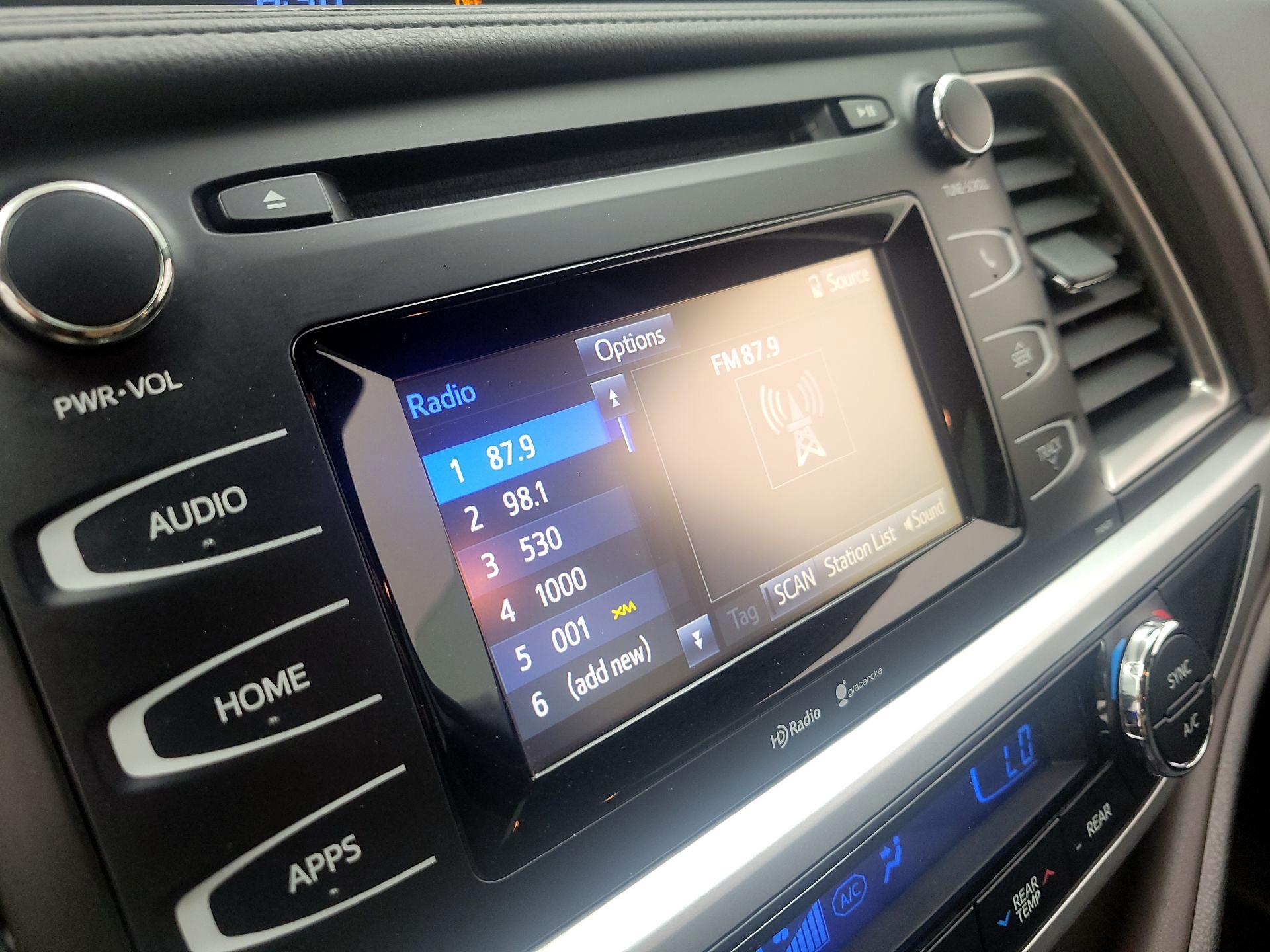 Thumbnail: 2015 Toyota Highlander - 14