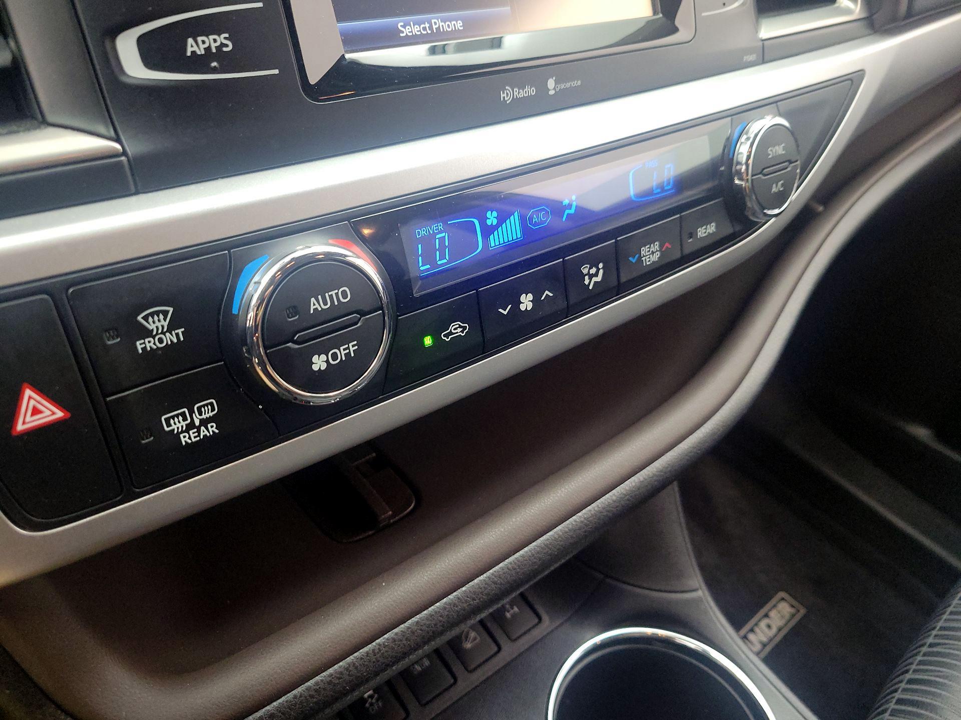 Thumbnail: 2015 Toyota Highlander - 15