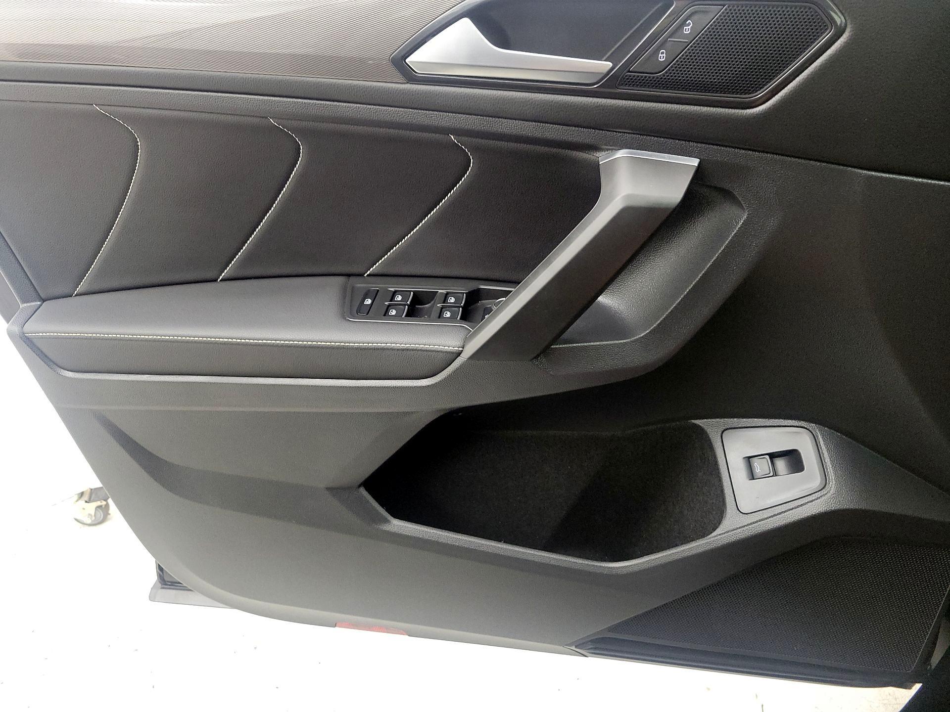 Thumbnail: 2022 Volkswagen Tiguan - 12