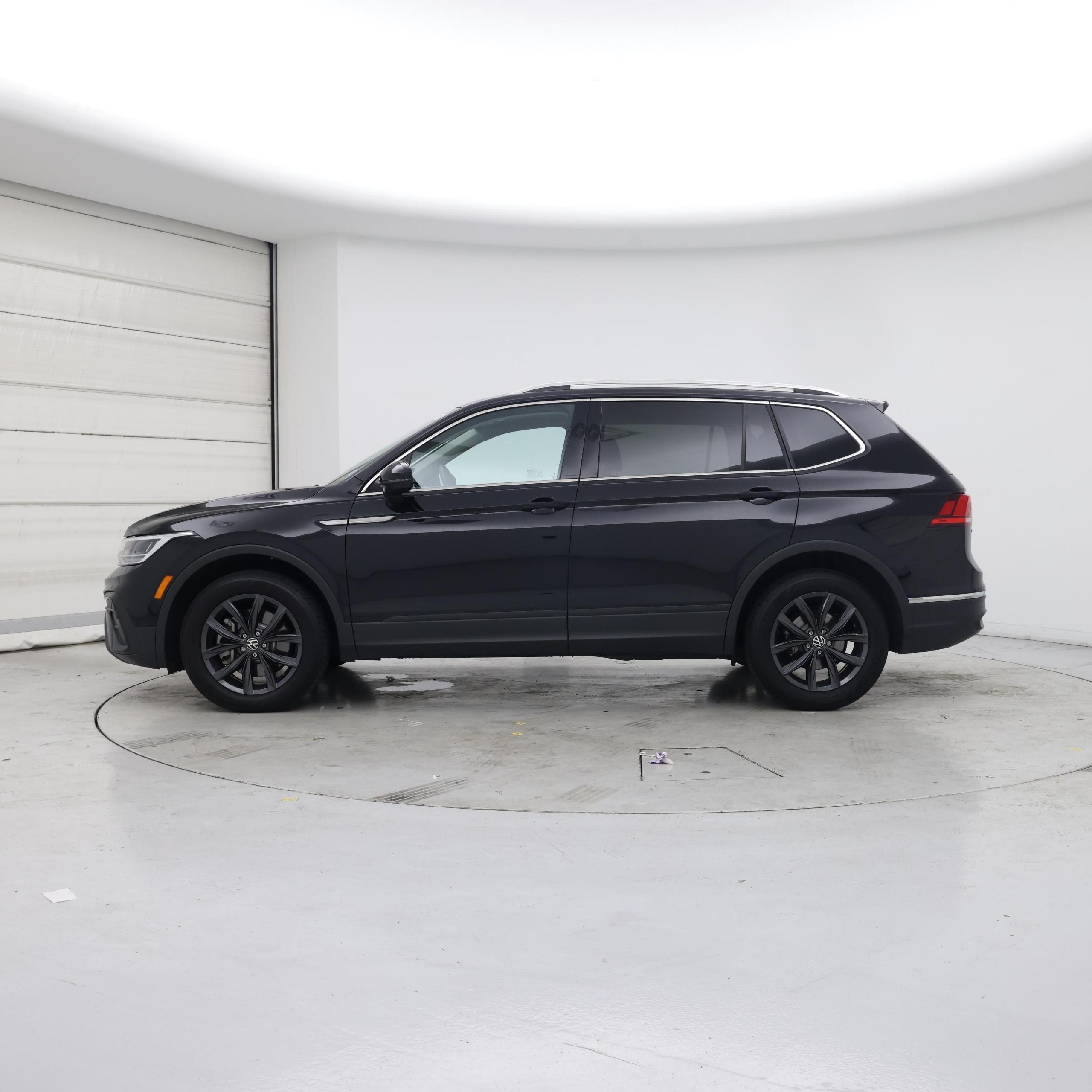 Thumbnail: 2022 Volkswagen Tiguan - 3