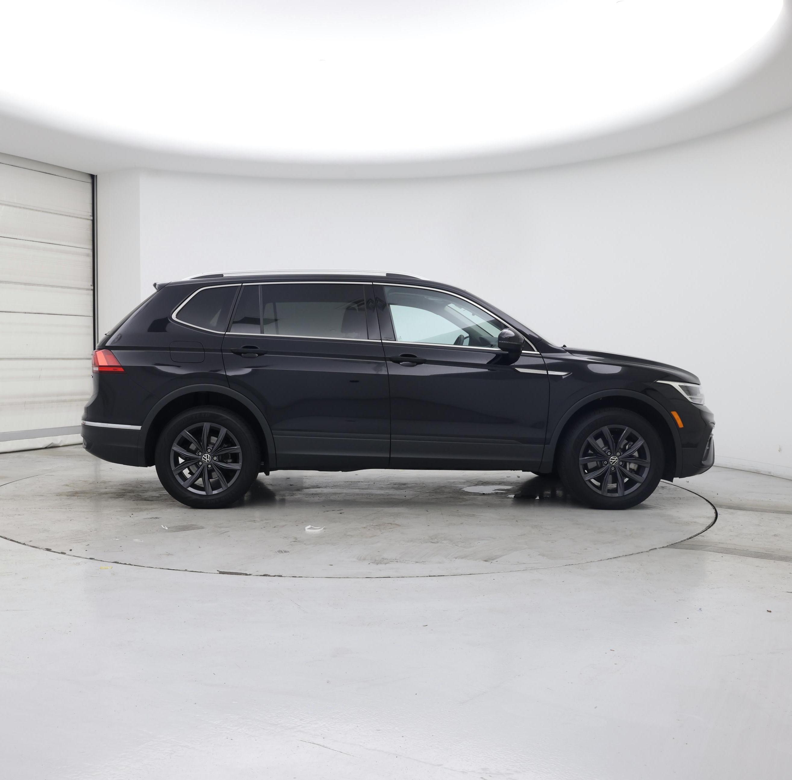 Thumbnail: 2022 Volkswagen Tiguan - 7