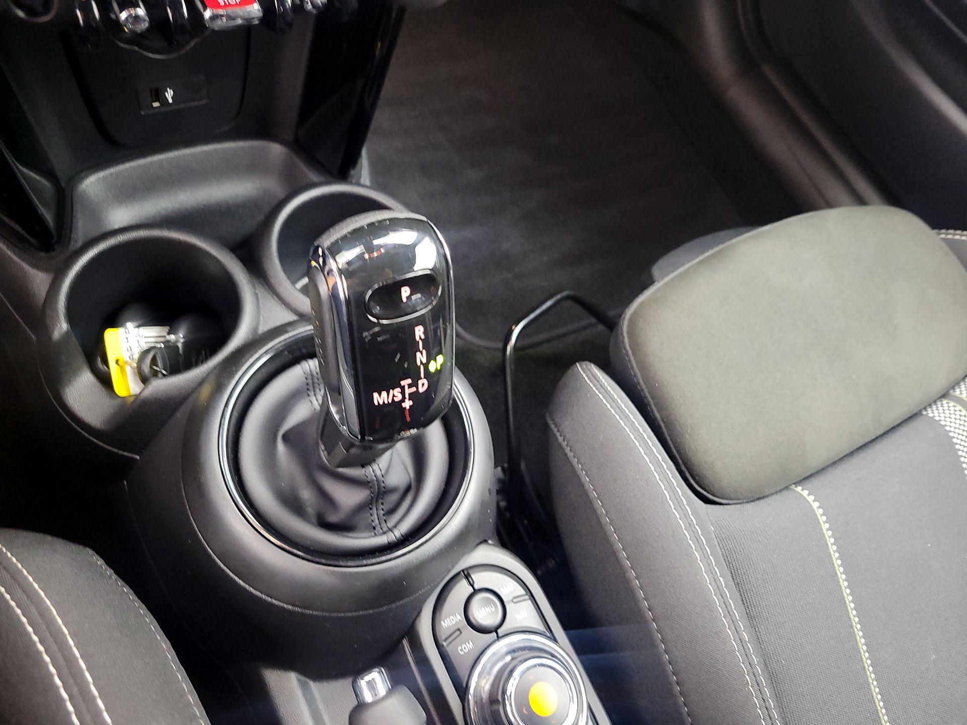 Thumbnail: 2021 MINI Cooper Hardtop - 17