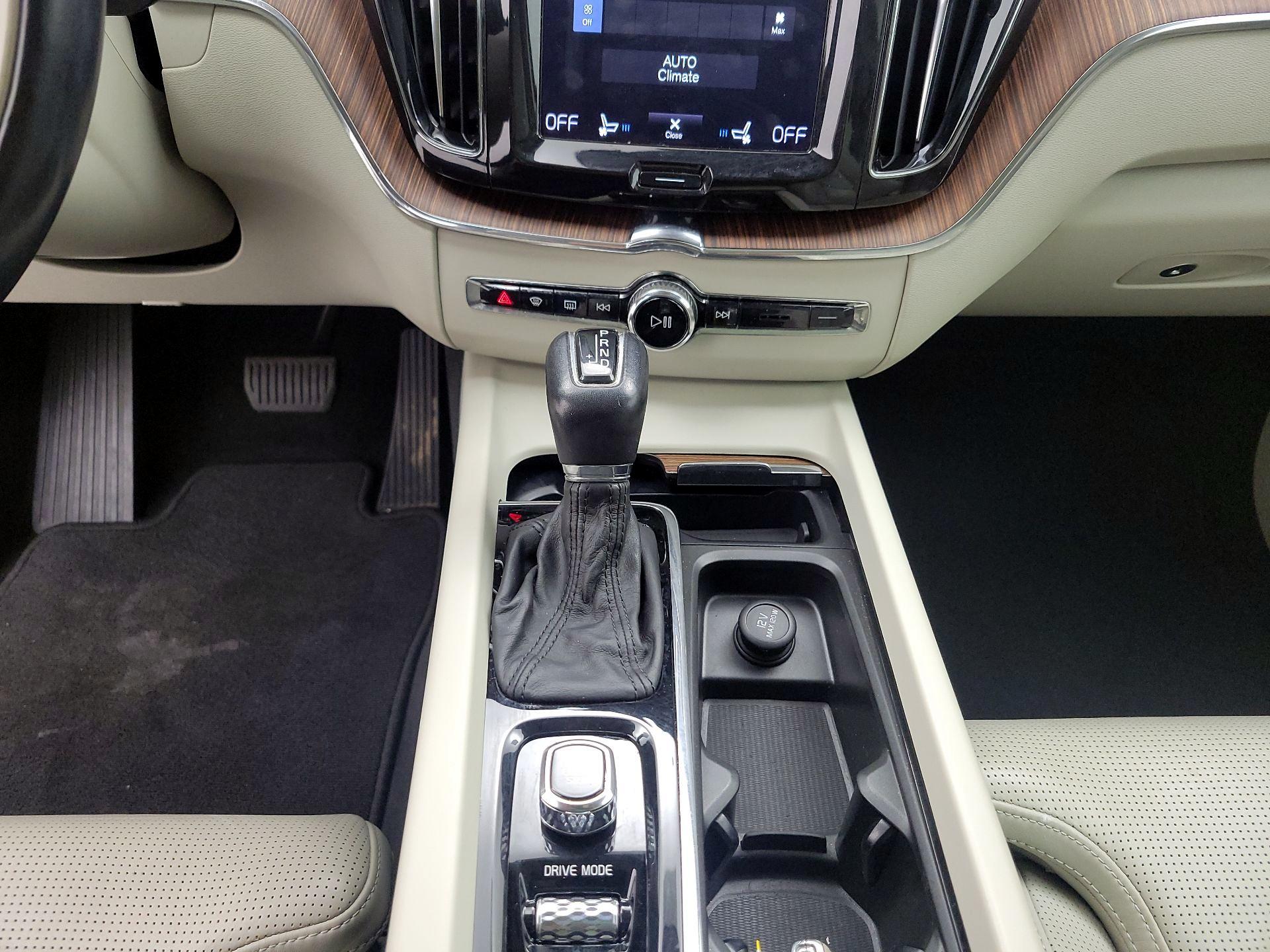 Thumbnail: 2019 Volvo XC60 - 17