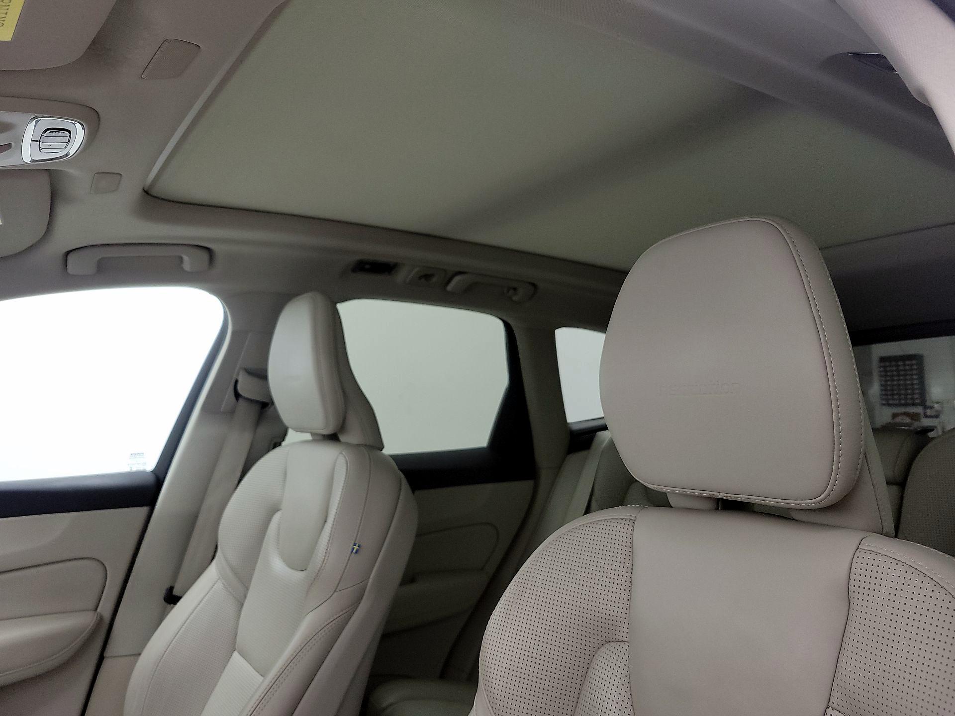 Thumbnail: 2019 Volvo XC60 - 19