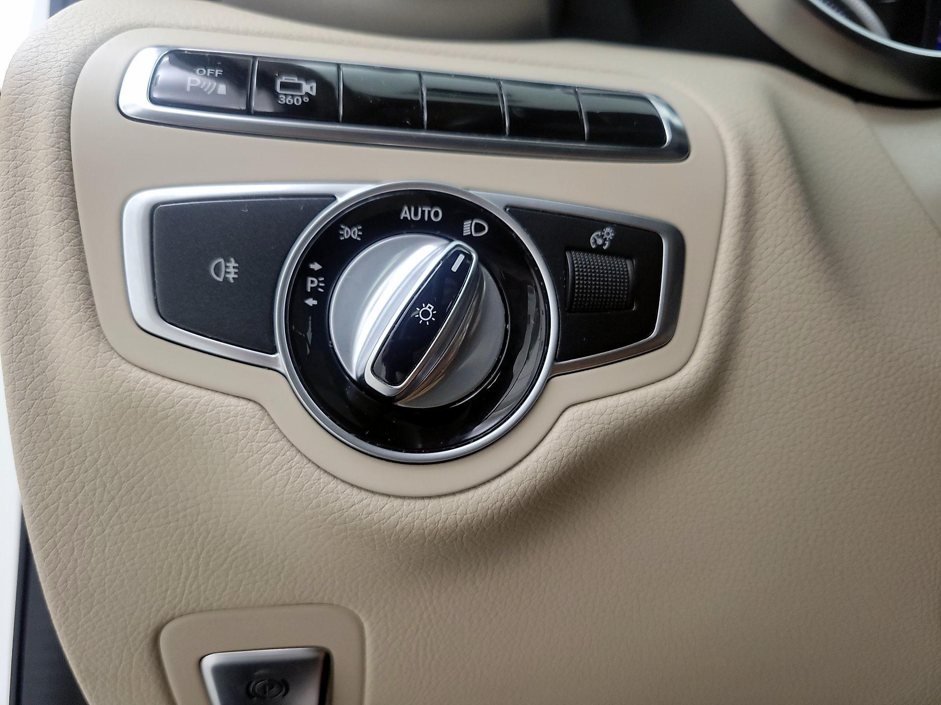 Thumbnail: 2016 Mercedes-Benz C-Class - 13