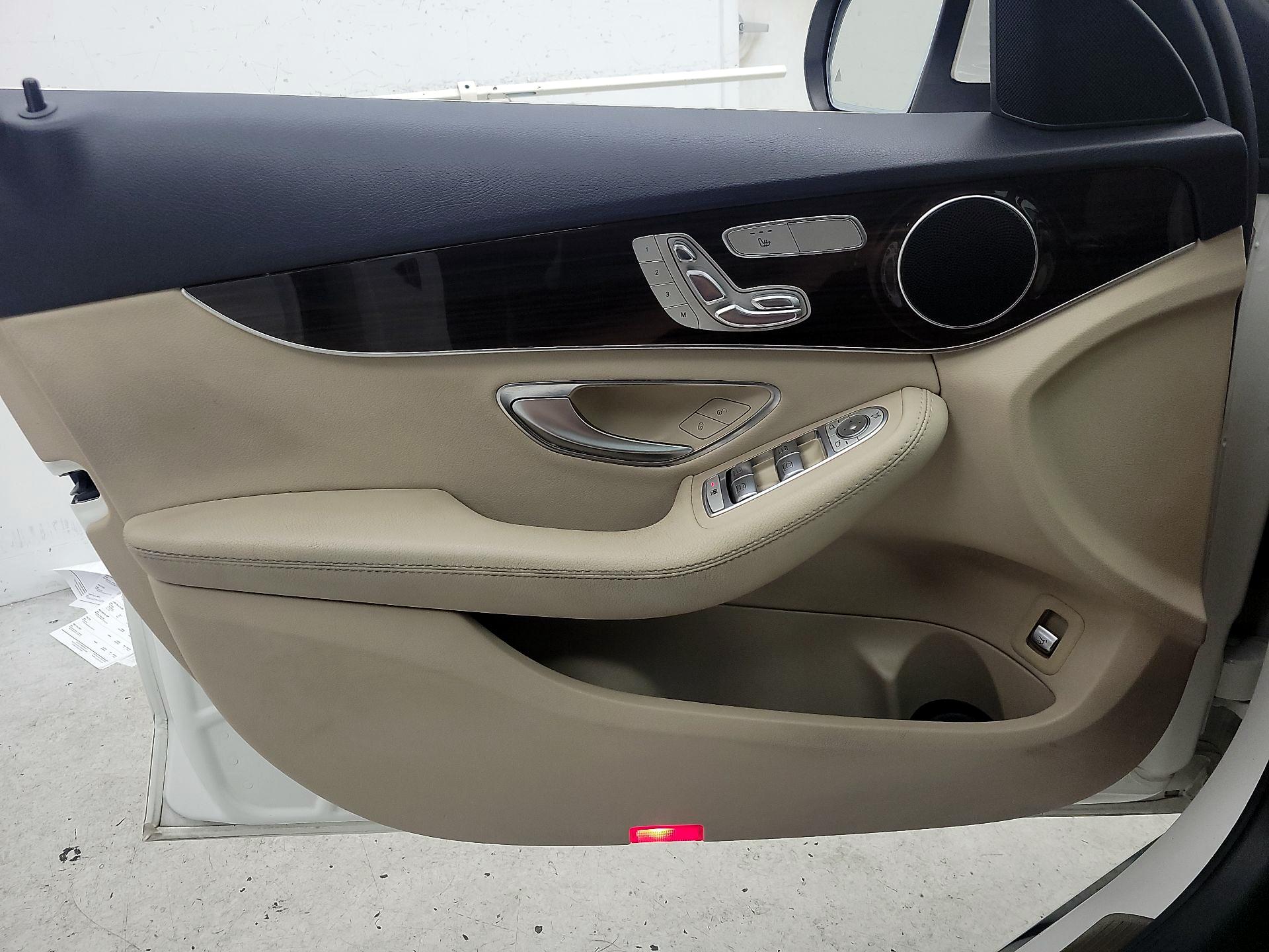 Thumbnail: 2017 Mercedes-Benz C-Class - 12