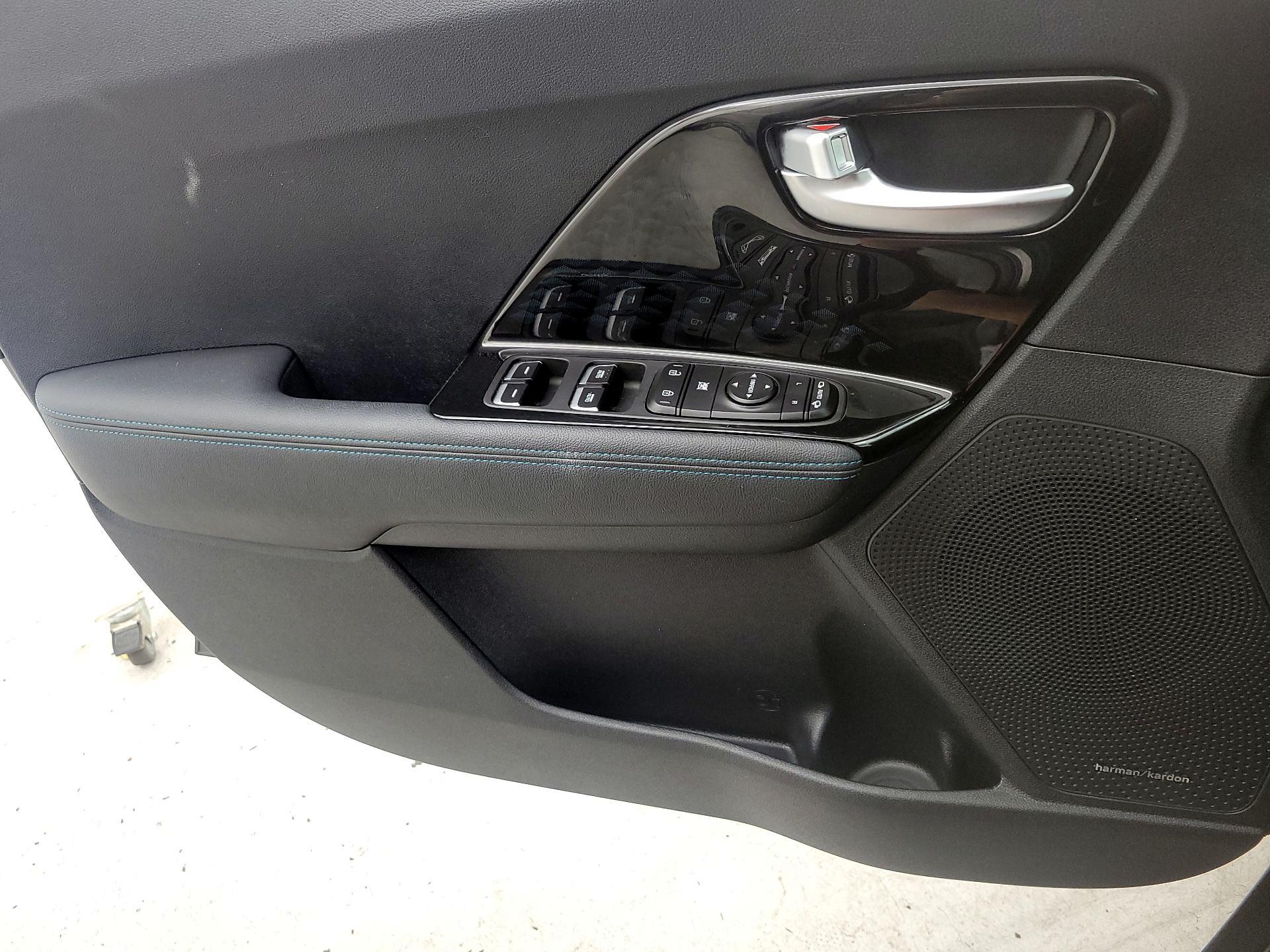 Thumbnail: 2020 Kia Niro - 12