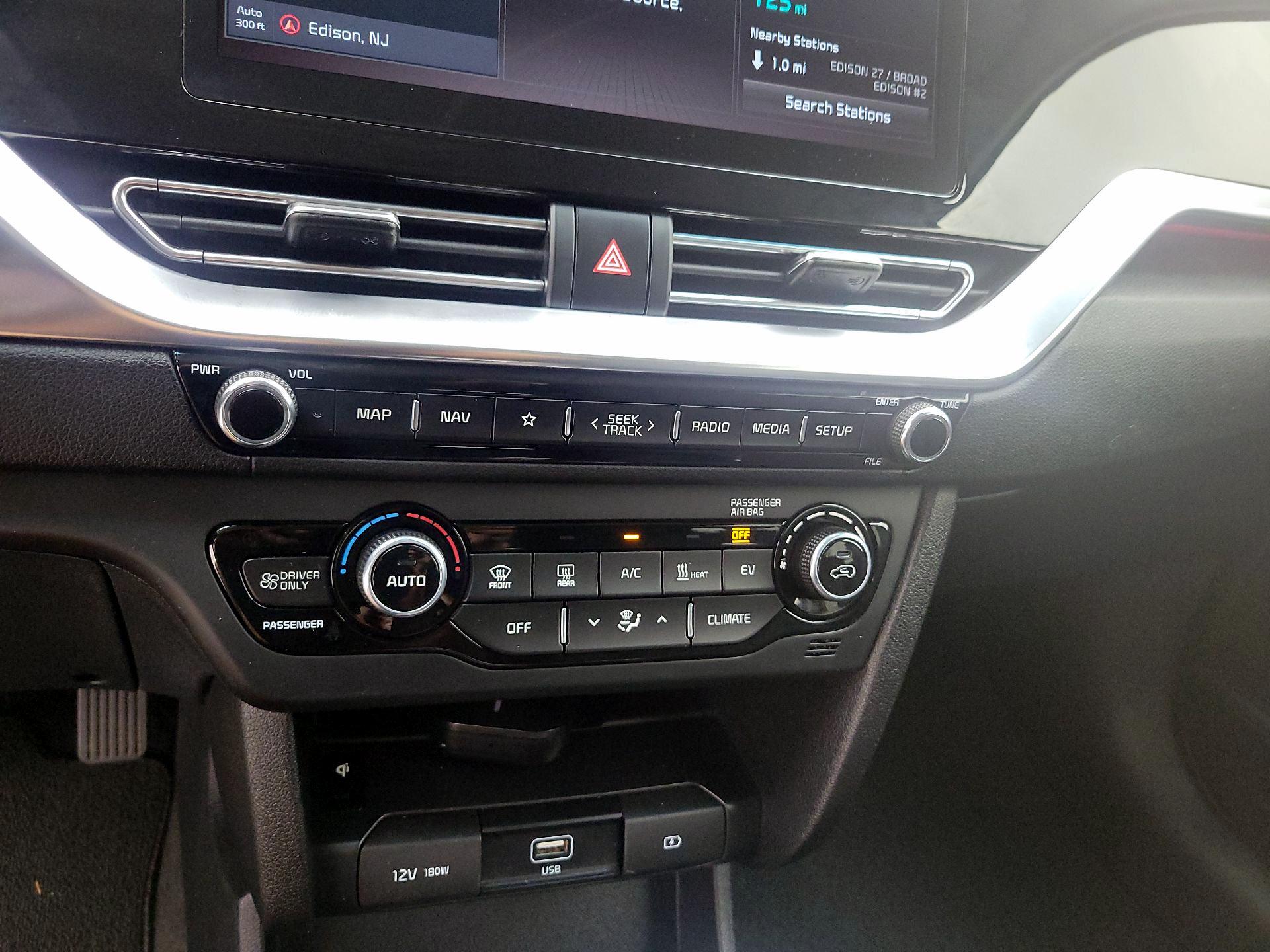 Thumbnail: 2020 Kia Niro - 16