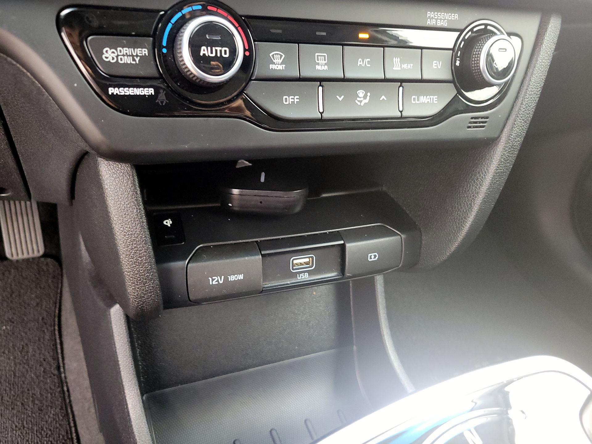 Thumbnail: 2020 Kia Niro - 18