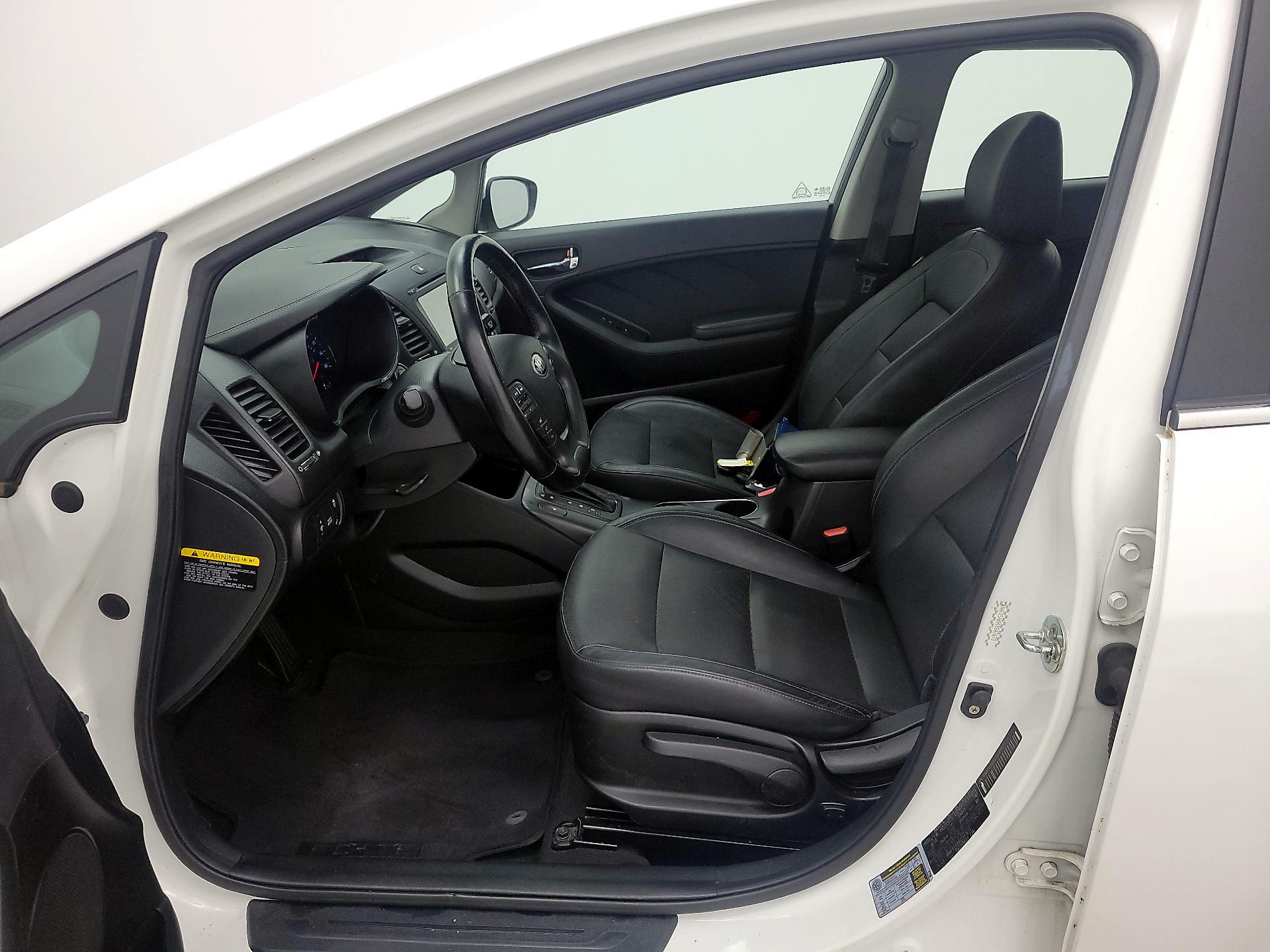 Thumbnail: 2016 Kia Forte - 11