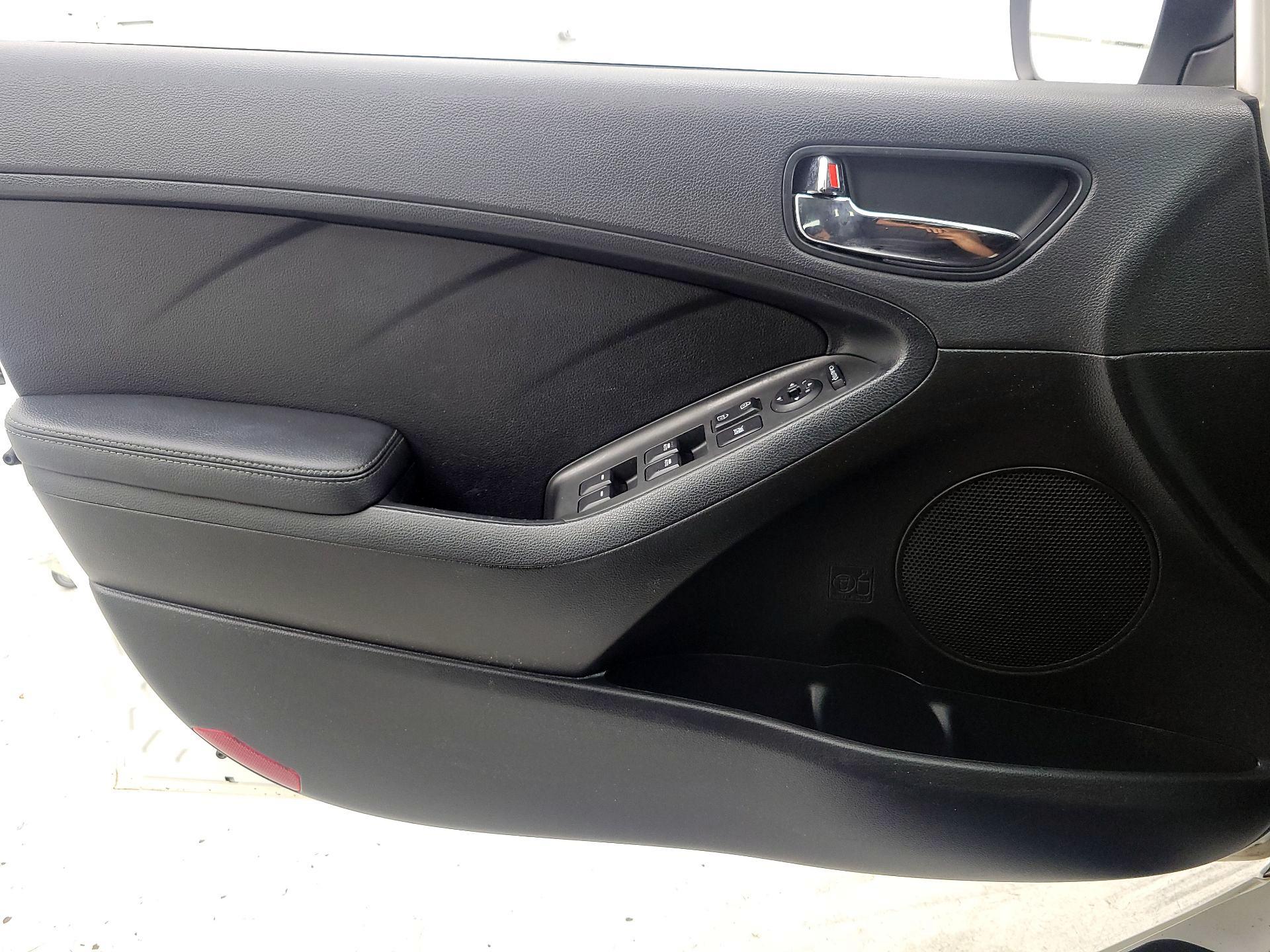 Thumbnail: 2016 Kia Forte - 12