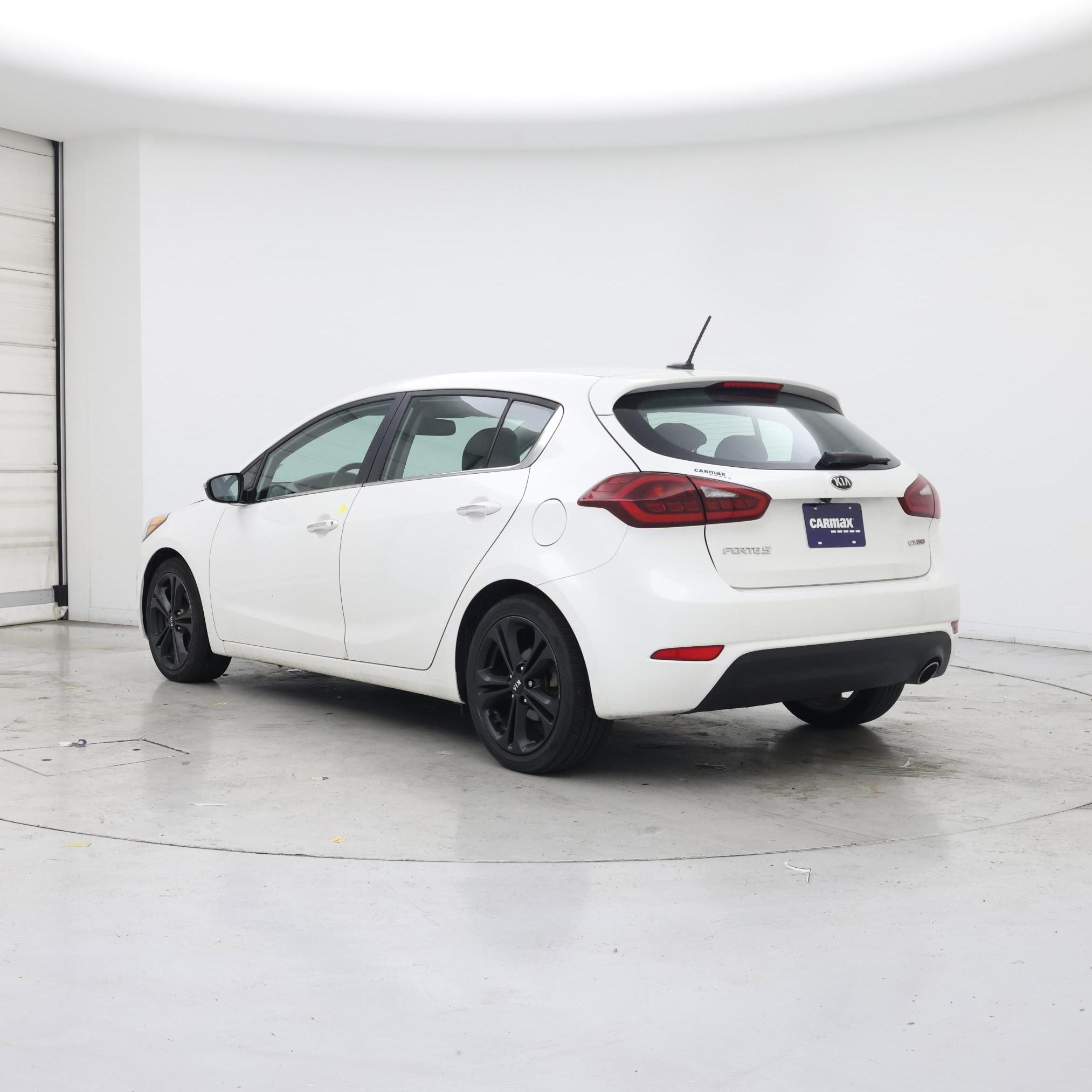 Thumbnail: 2016 Kia Forte - 2