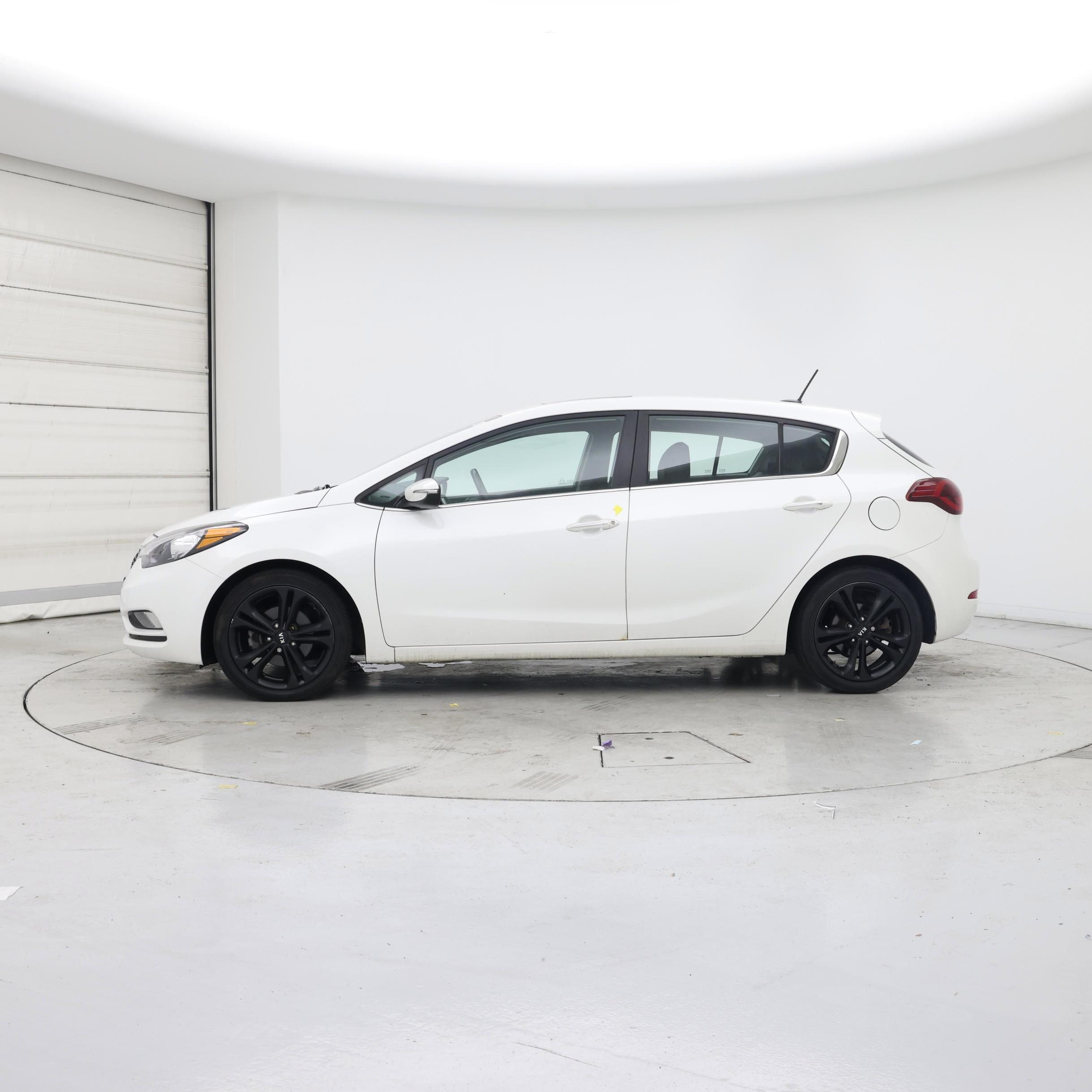 Thumbnail: 2016 Kia Forte - 3