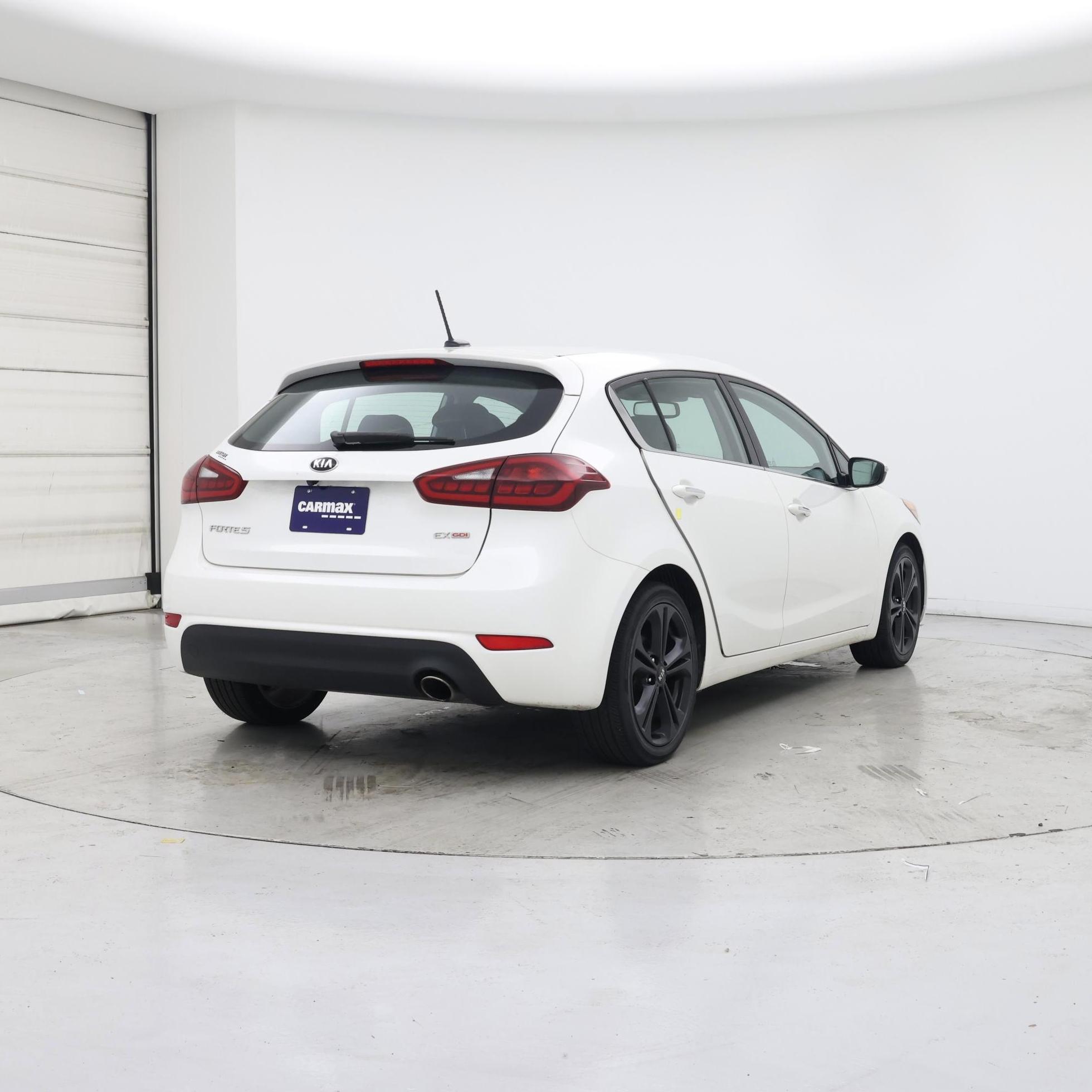 Thumbnail: 2016 Kia Forte - 8