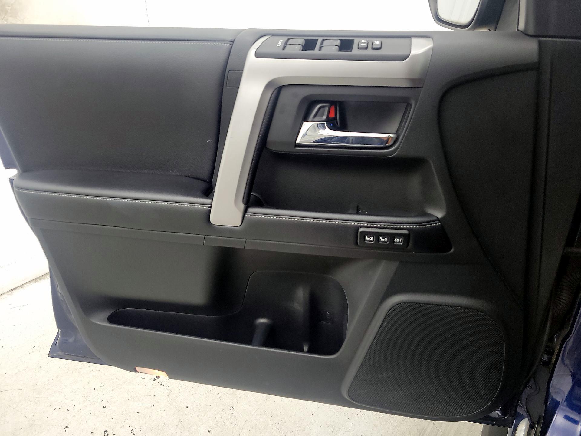 Thumbnail: 2016 Toyota 4Runner - 12