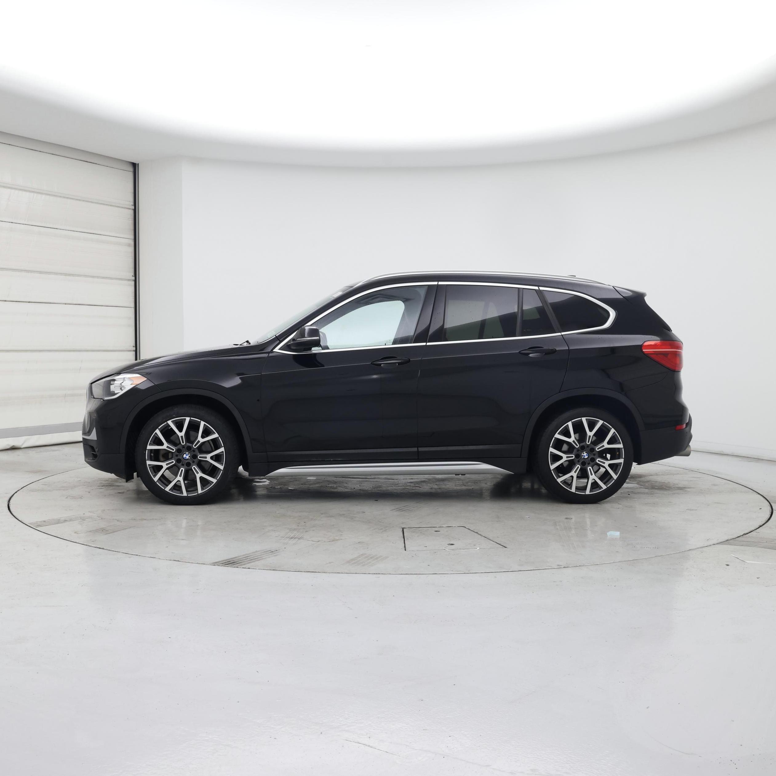 Thumbnail: 2021 BMW X1 - 3