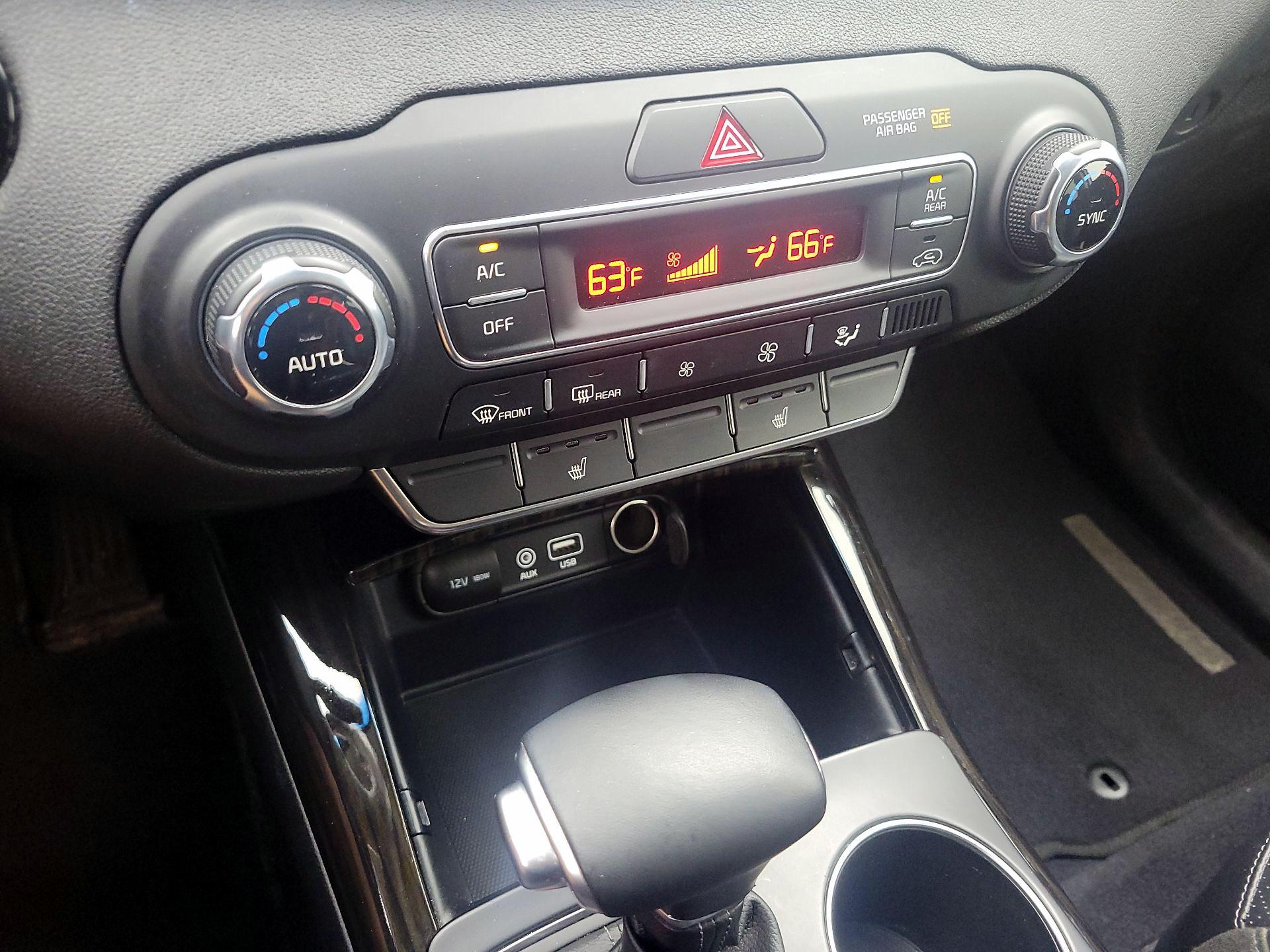 Thumbnail: 2019 Kia Sorento - 16
