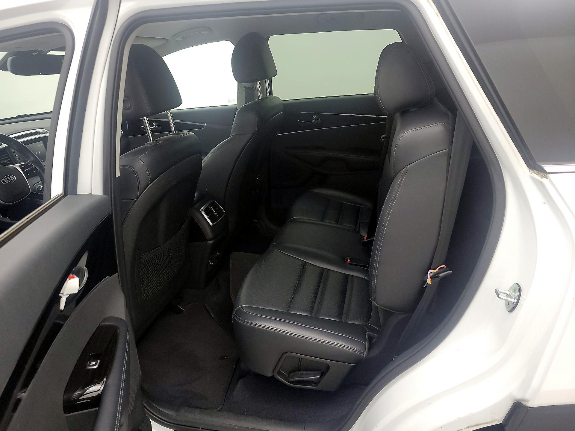Thumbnail: 2019 Kia Sorento - 19